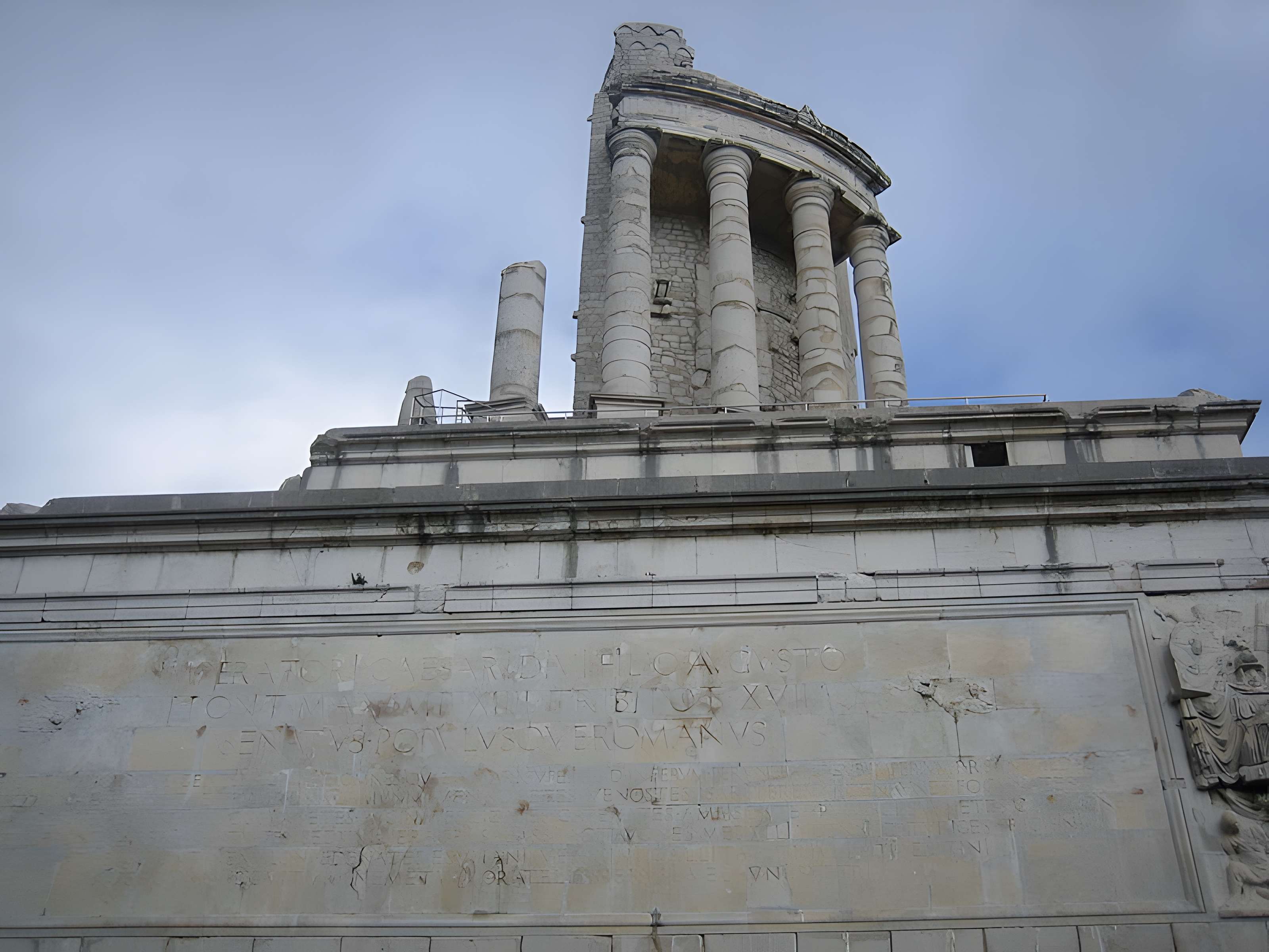 Trophée des Alpes ou Trophée d'Auguste