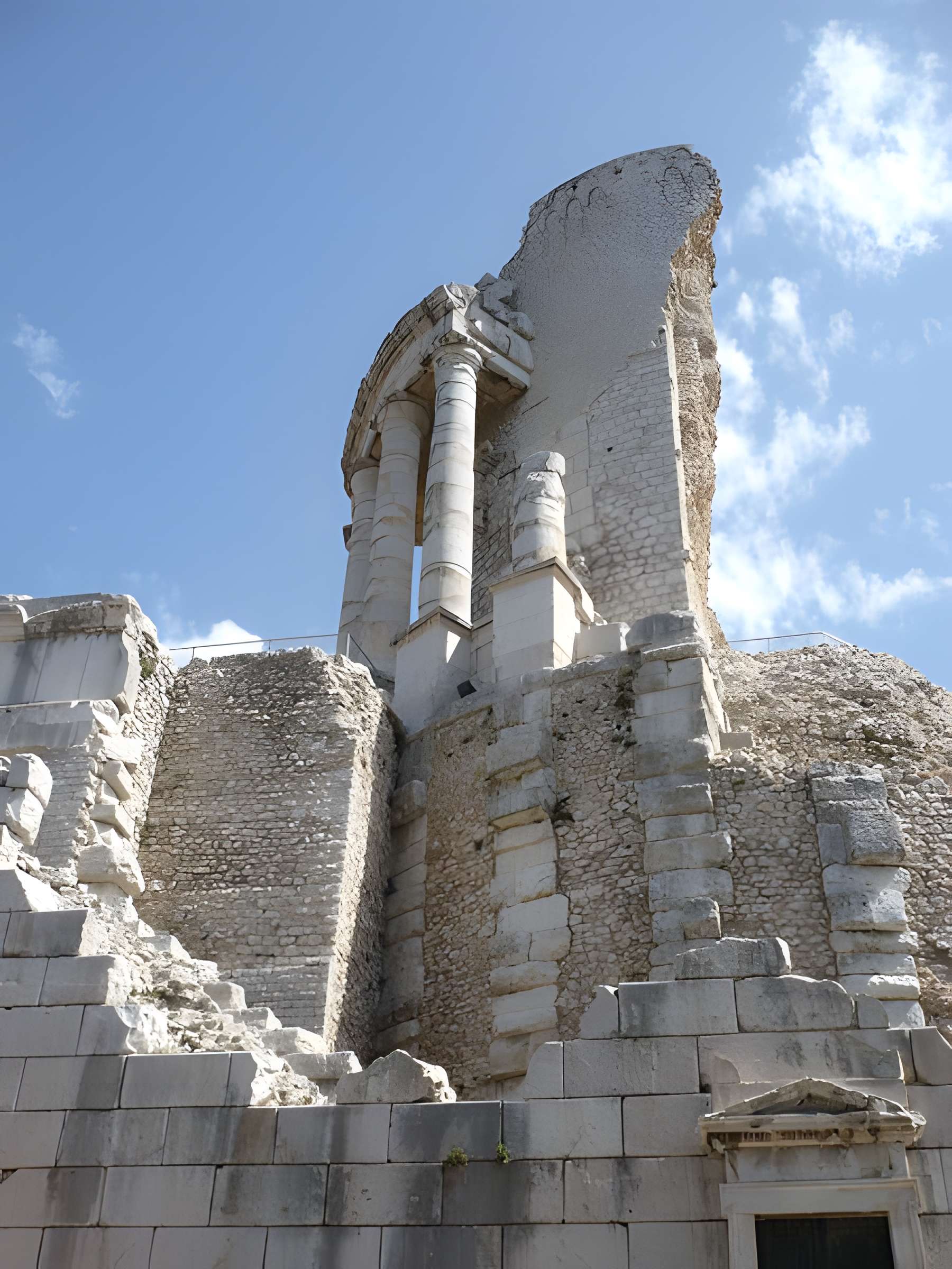 Trophée des Alpes ou Trophée d'Auguste