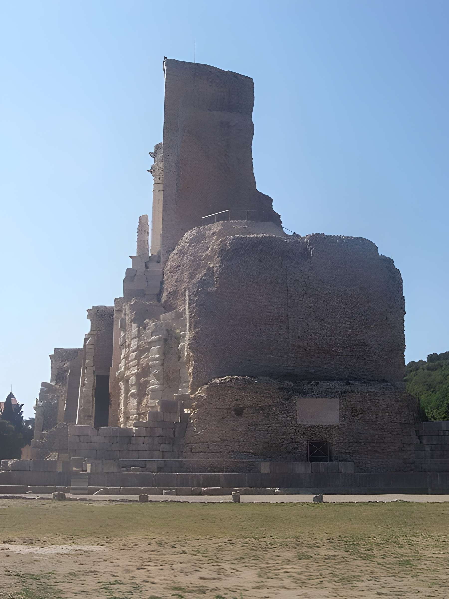 Trophée des Alpes ou Trophée d'Auguste