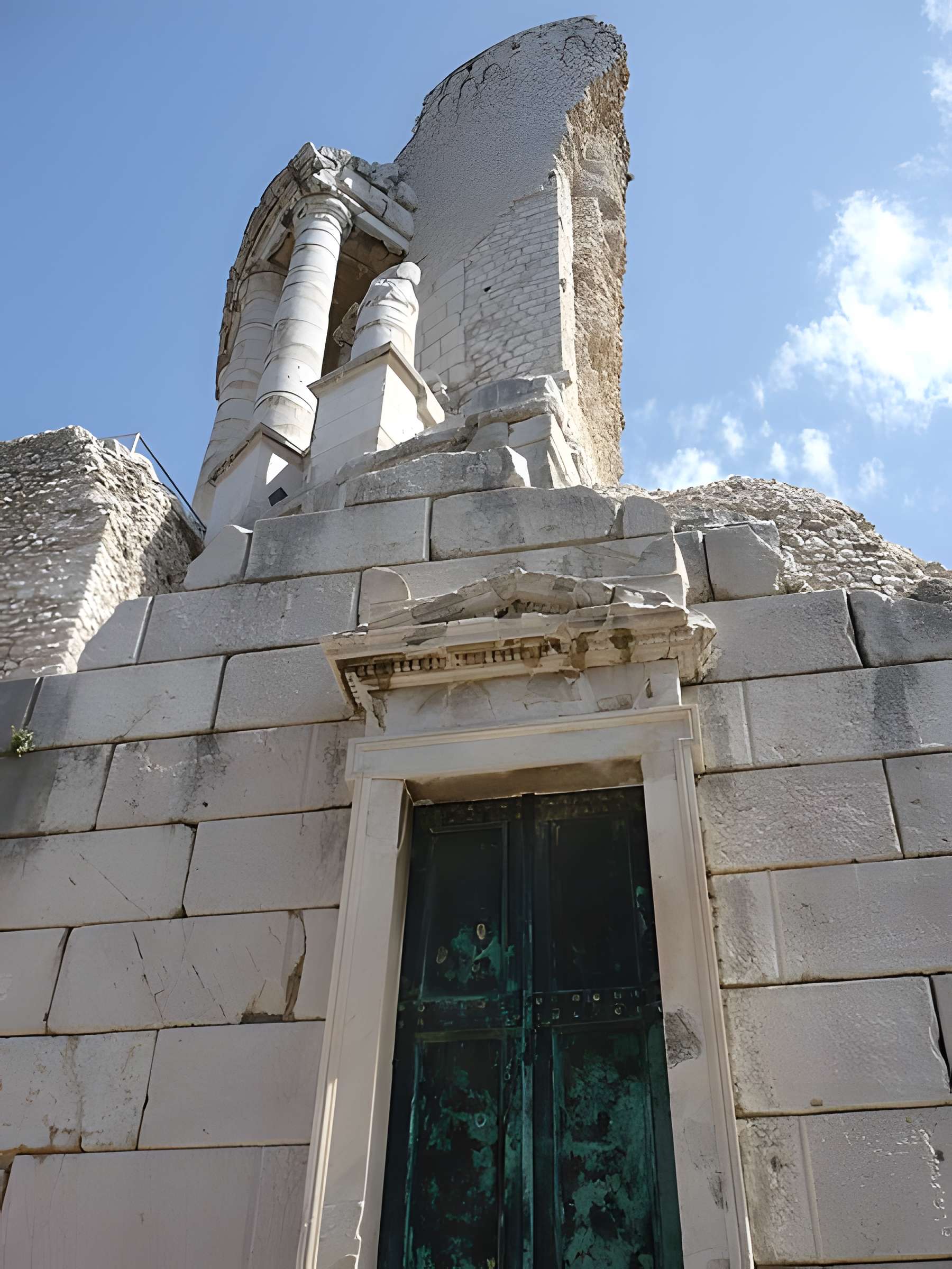 Trophée des Alpes ou Trophée d'Auguste