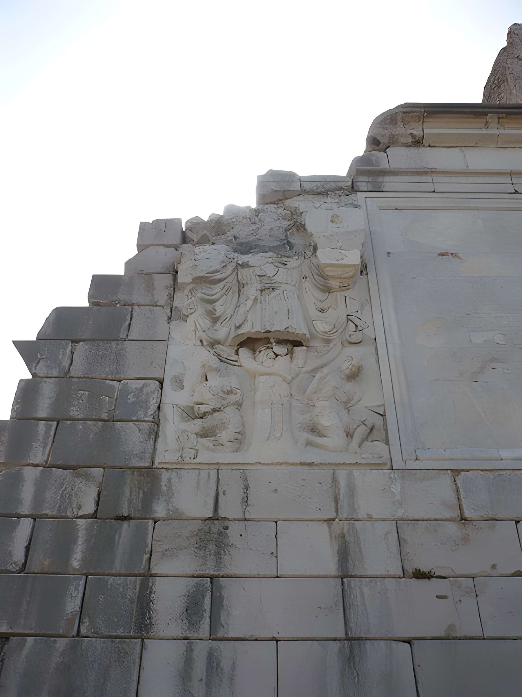 Trophée des Alpes ou Trophée d'Auguste
