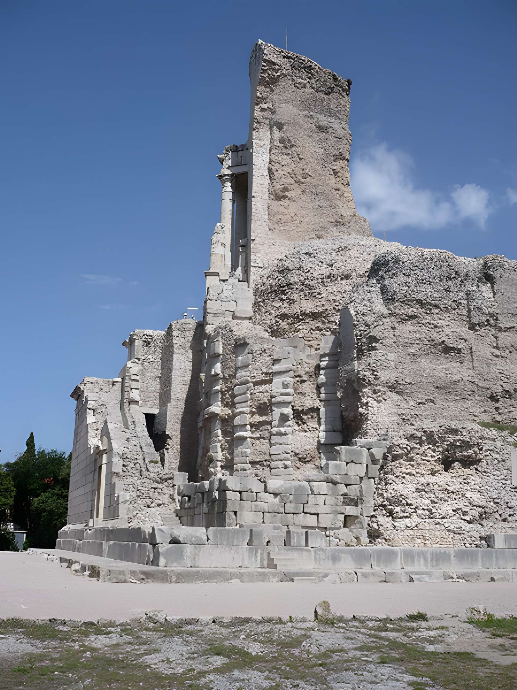 Trophée des Alpes ou Trophée d'Auguste