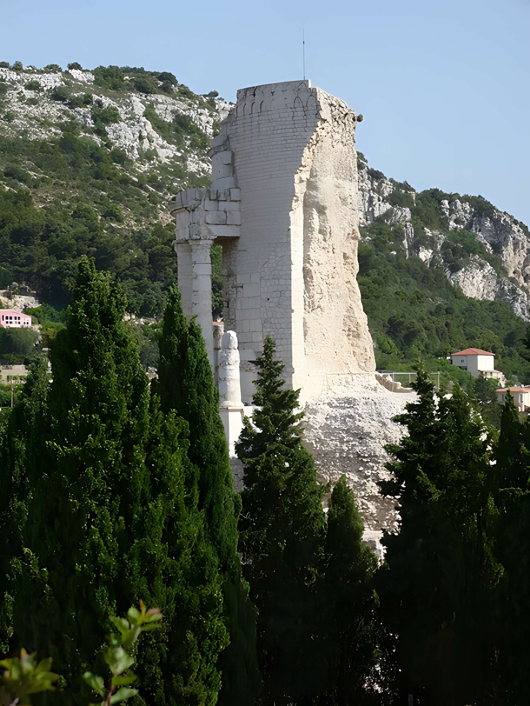 Trophée des Alpes ou Trophée d'Auguste