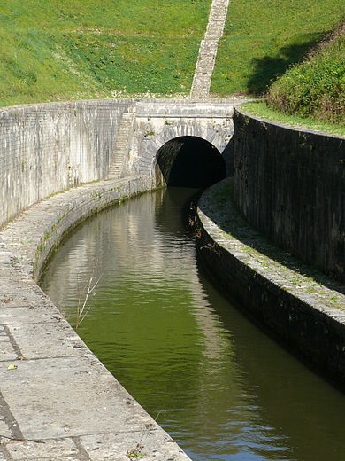 Photo de Tunnel-canal de Saint-Albin à Ovanches