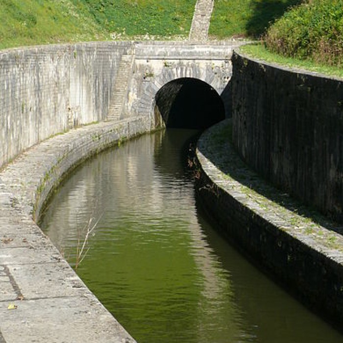 Photo de Canal souterrain de Saint-Albin également sur commune de Scey-sur-Saône-et-Saint-Albin