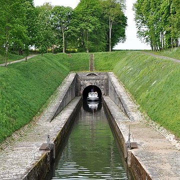 Canal souterrain de Saint-Albin également sur commune de Scey-sur-Saône-et-Saint-Albin
