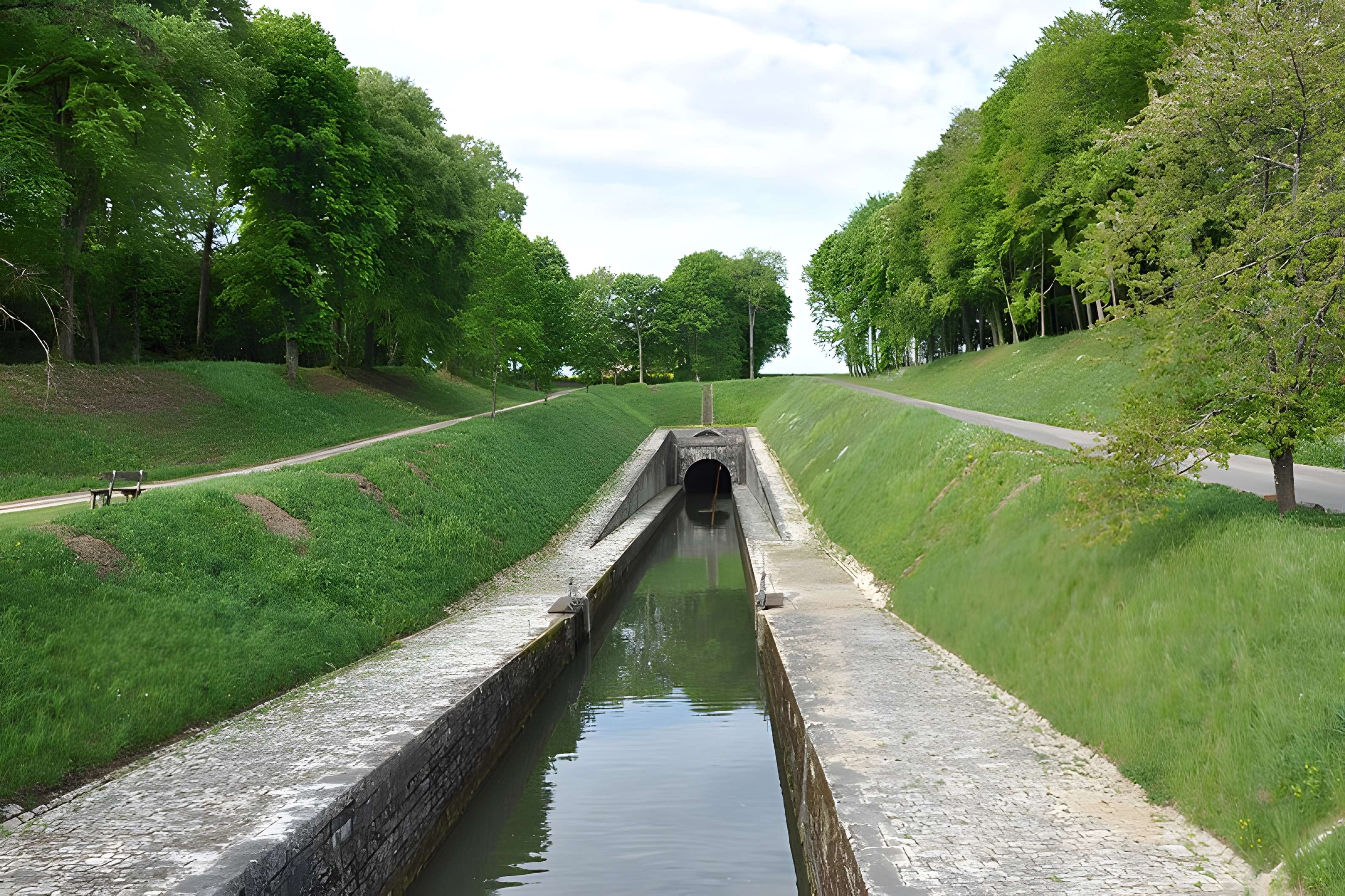 Canal souterrain de Saint-Albin (également sur commune de Scey-sur-Saône-et-Saint-Albin)