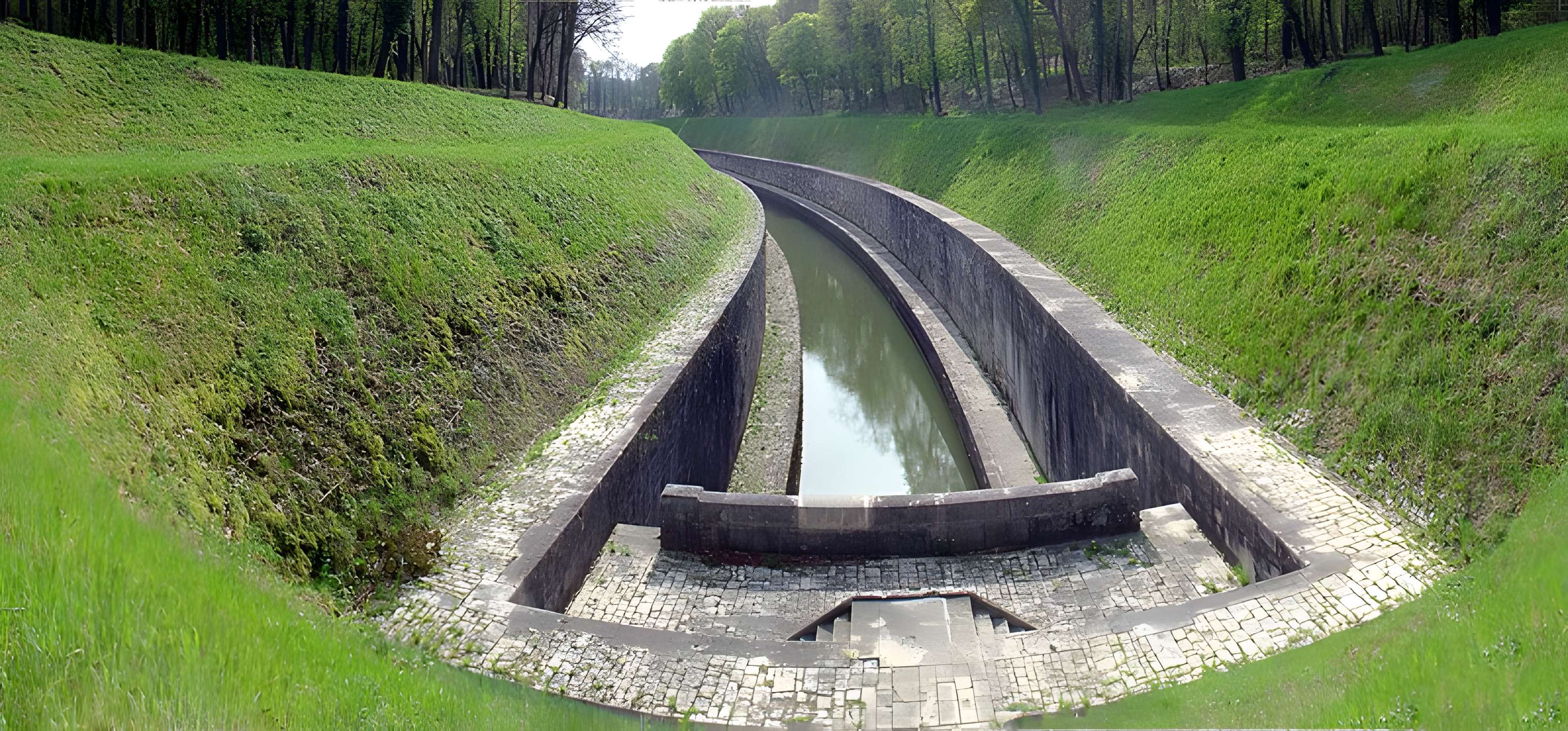 Canal souterrain de Saint-Albin (également sur commune de Scey-sur-Saône-et-Saint-Albin)
