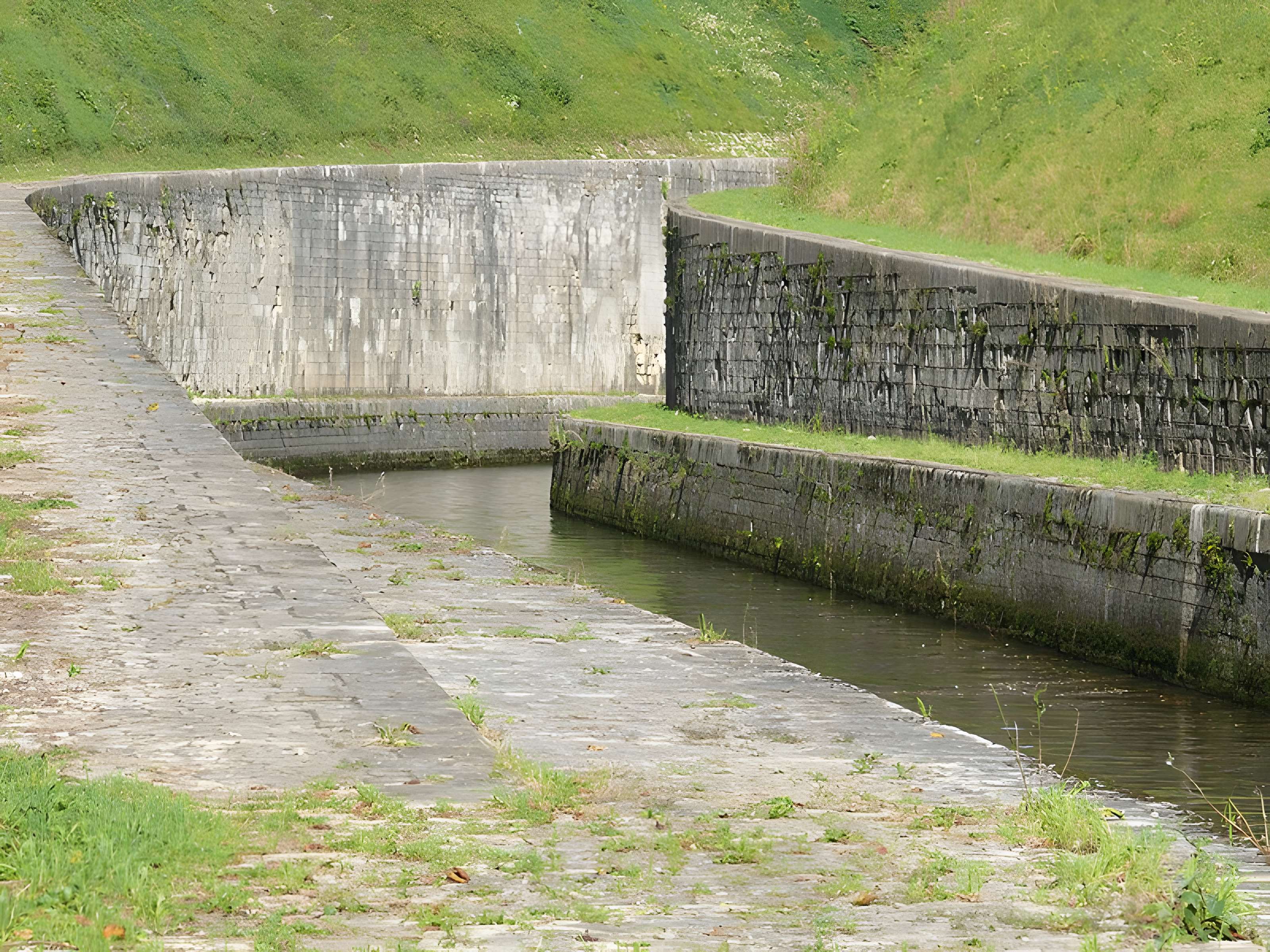 Canal souterrain de Saint-Albin (également sur commune de Scey-sur-Saône-et-Saint-Albin)