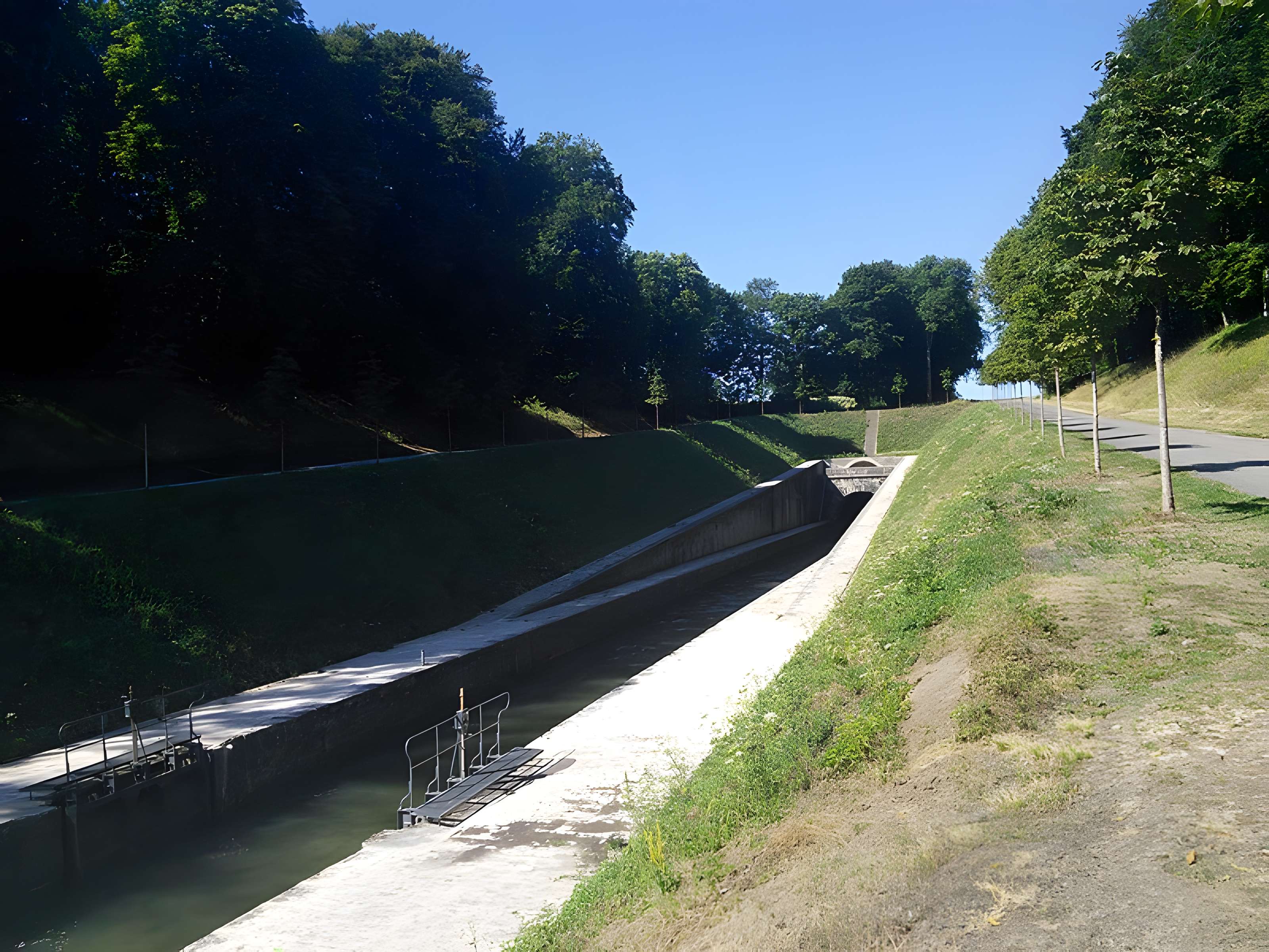 Canal souterrain de Saint-Albin (également sur commune de Scey-sur-Saône-et-Saint-Albin)