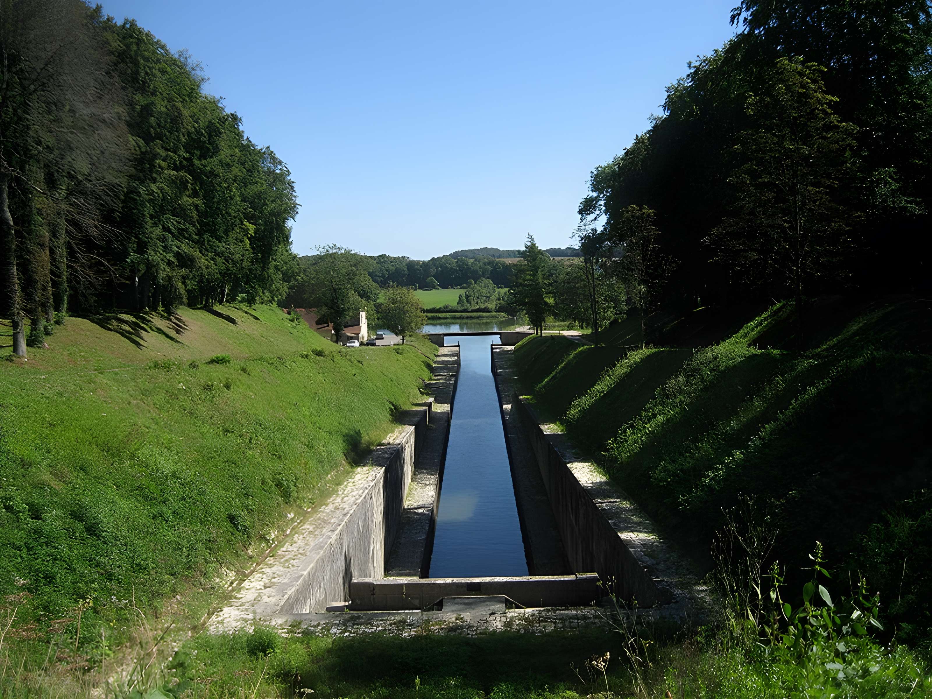 Canal souterrain de Saint-Albin (également sur commune de Scey-sur-Saône-et-Saint-Albin)