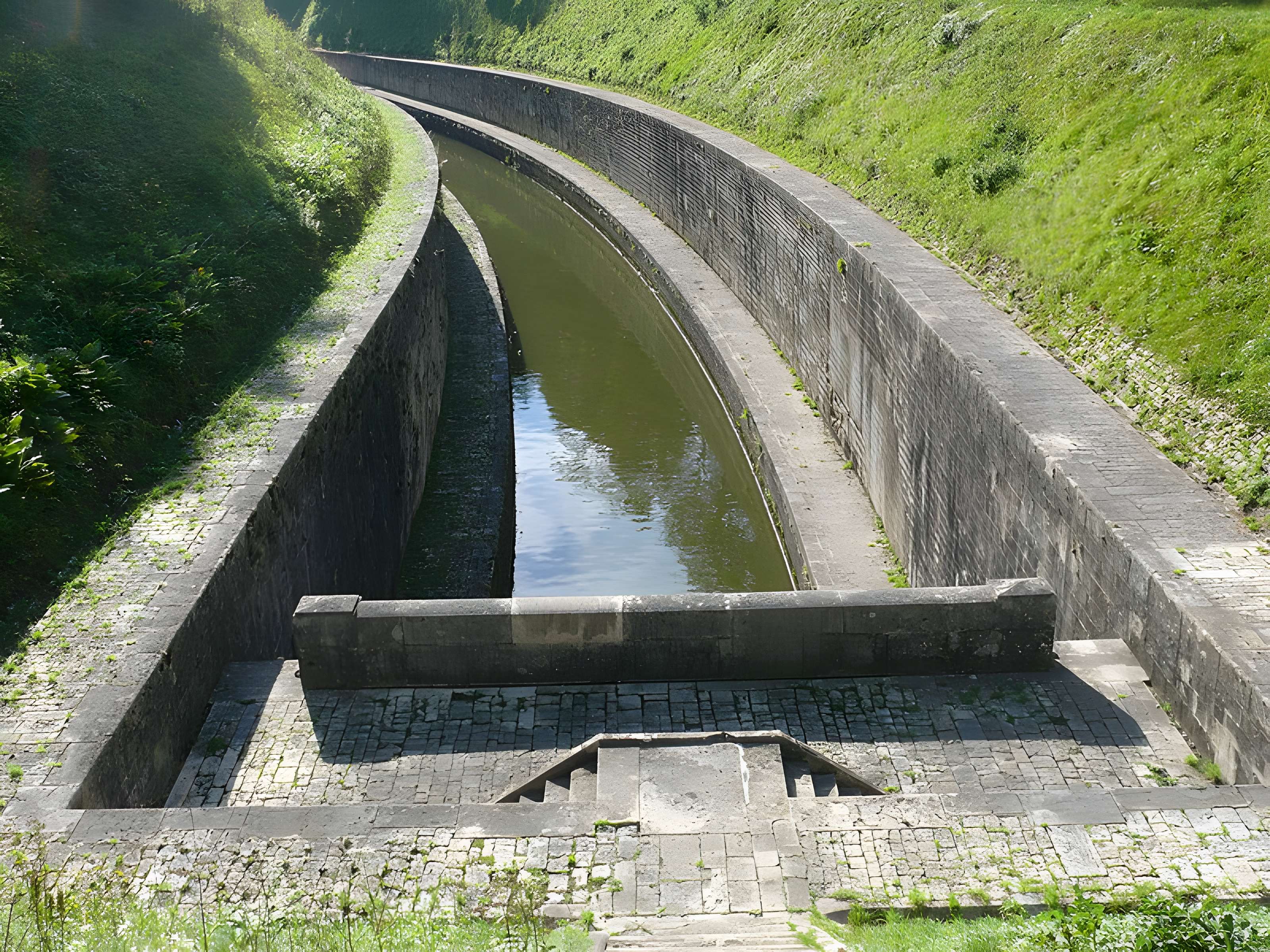 Canal souterrain de Saint-Albin (également sur commune de Scey-sur-Saône-et-Saint-Albin)