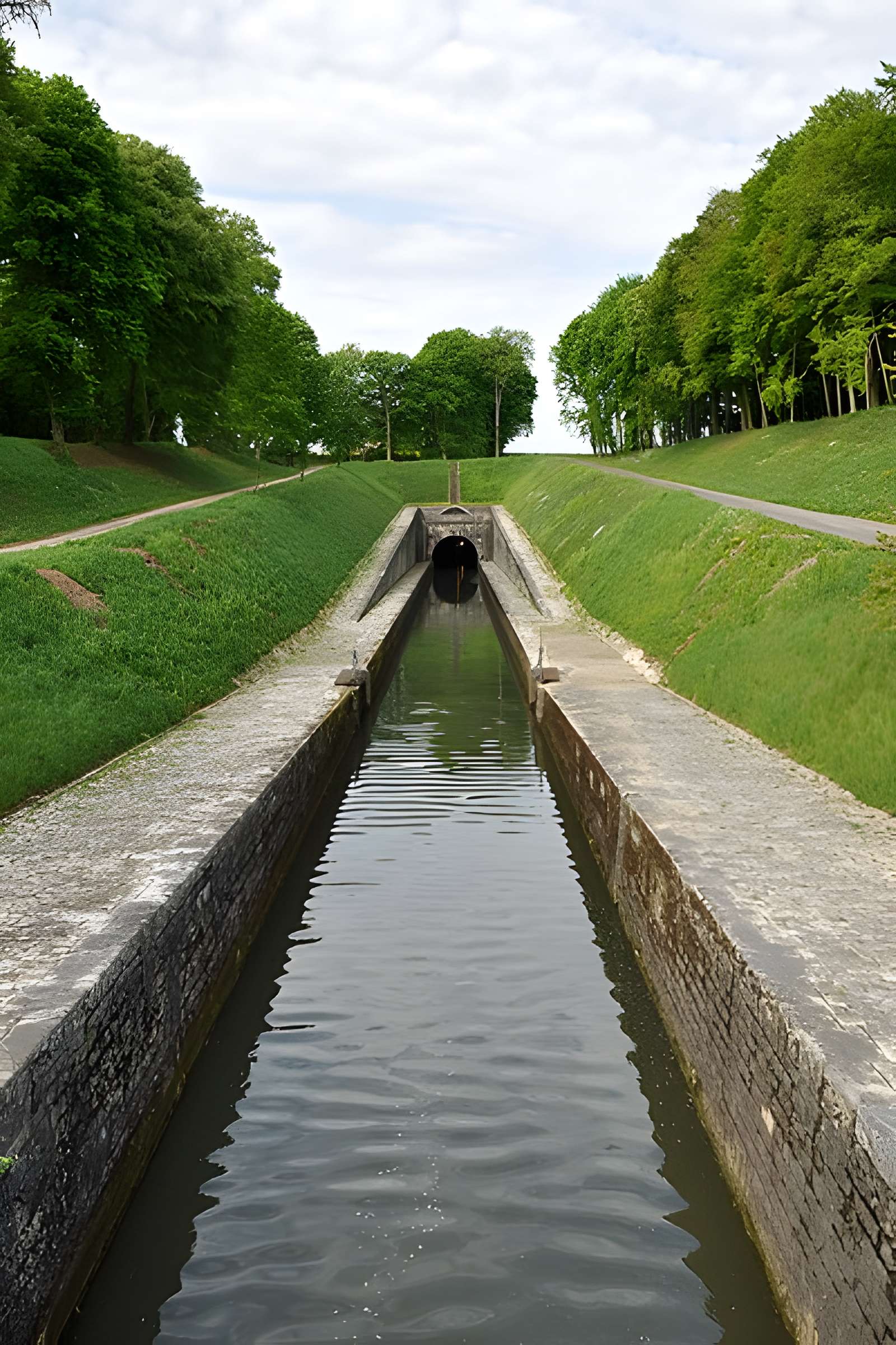 Canal souterrain de Saint-Albin (également sur commune de Scey-sur-Saône-et-Saint-Albin)