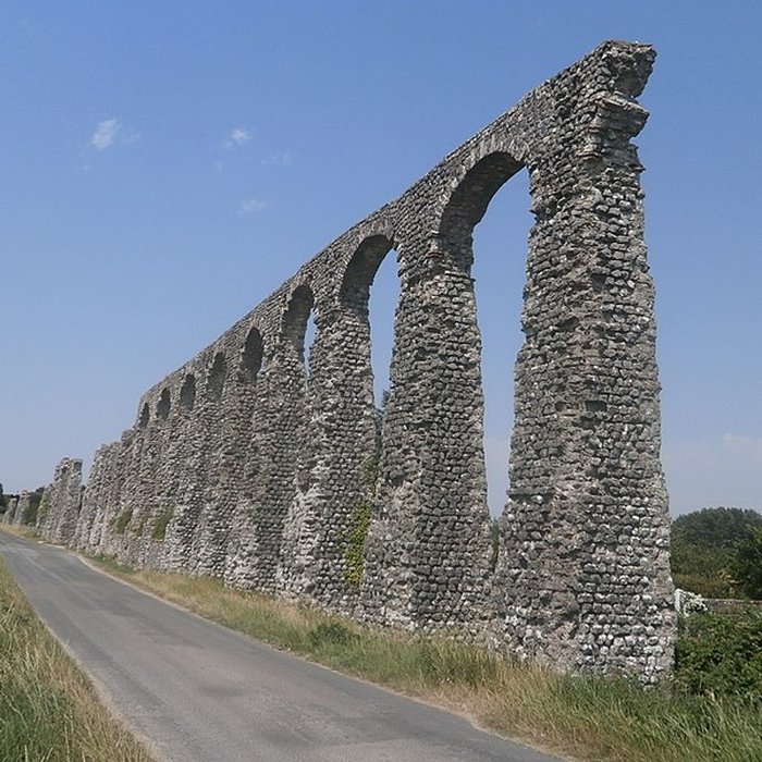 Photo de Vestiges de laqueduc romain de Luynes