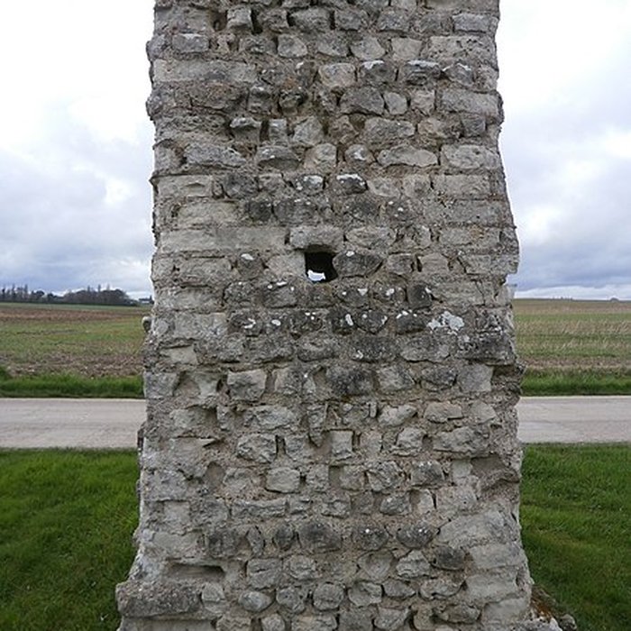 Photo de Vestiges de laqueduc romain de Luynes