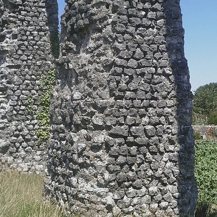 Photo de Vestiges de laqueduc romain de Luynes