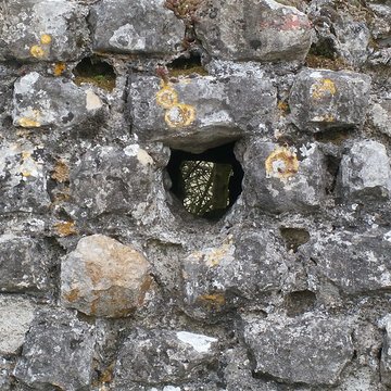 Vestiges de laqueduc romain de Luynes