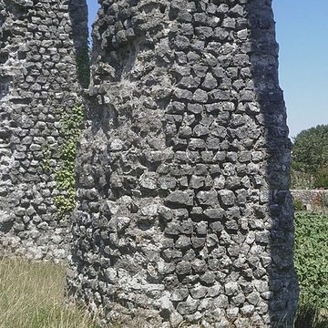Vestiges de laqueduc romain de Luynes
