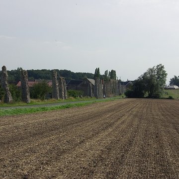 Vestiges de laqueduc romain de Luynes