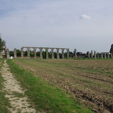Vestiges de laqueduc romain de Luynes