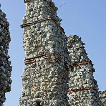 Vestiges de laqueduc romain de Luynes