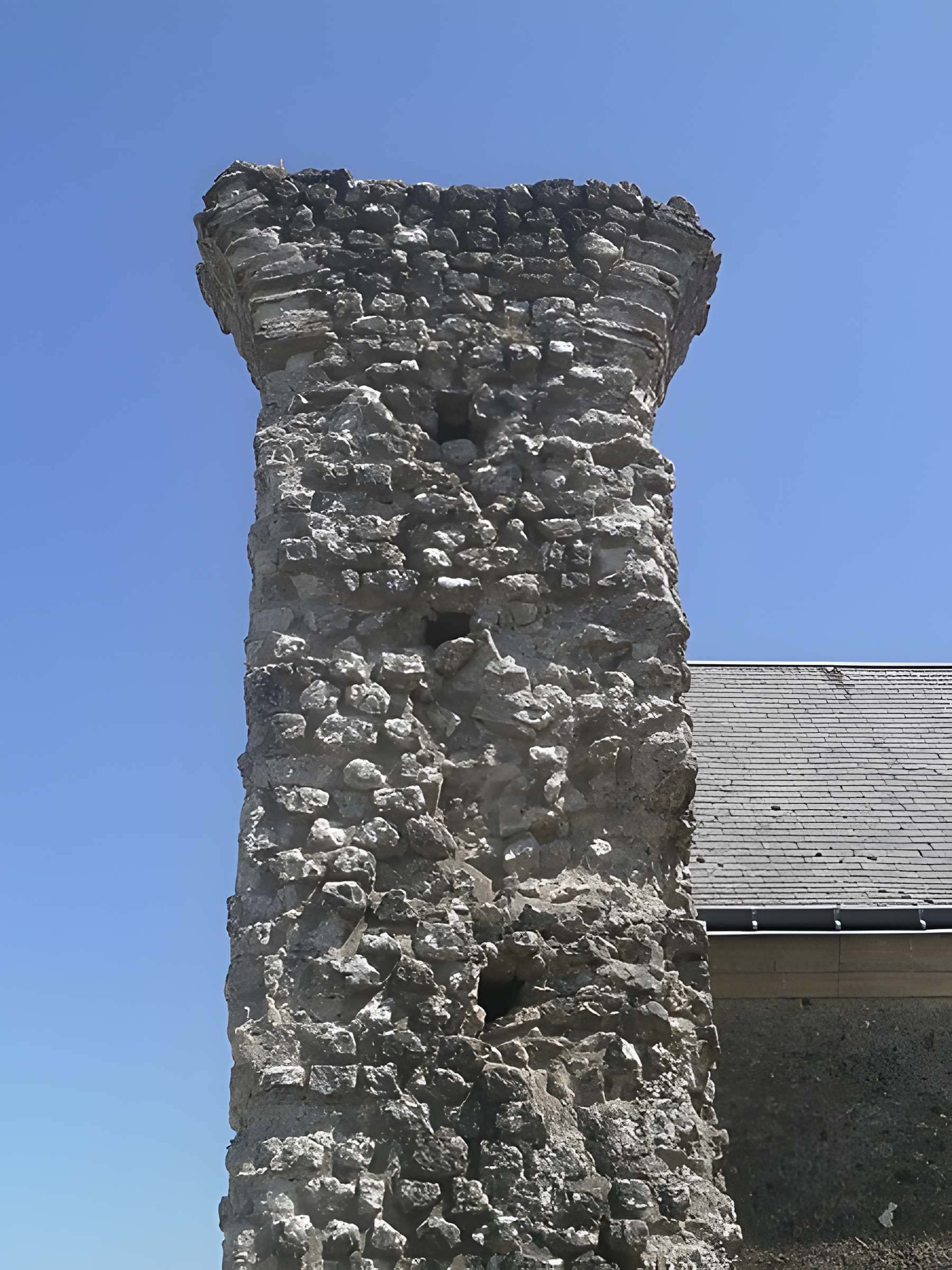 Vestiges de l'aqueduc romain de Luynes