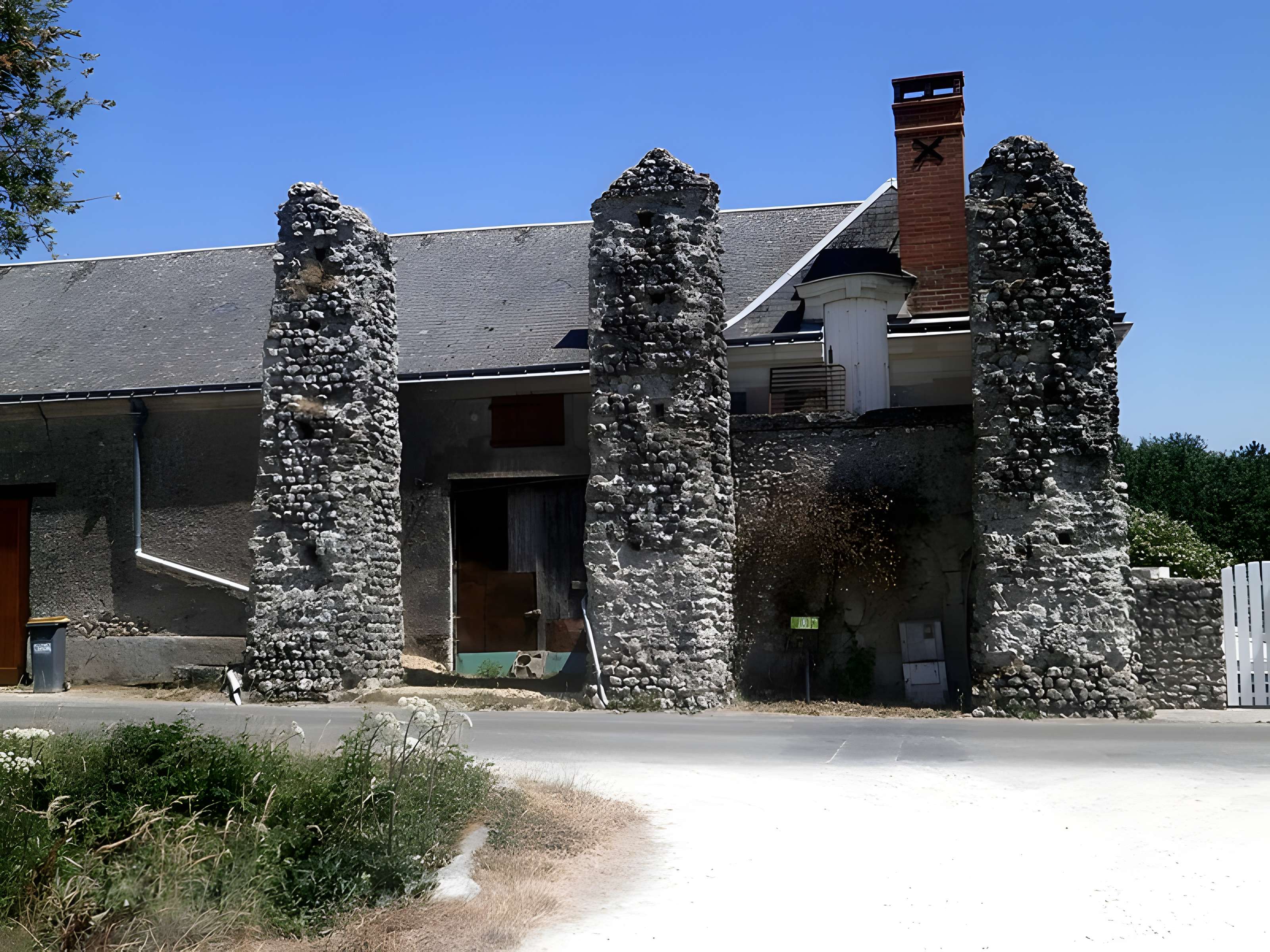 Vestiges de l'aqueduc romain de Luynes
