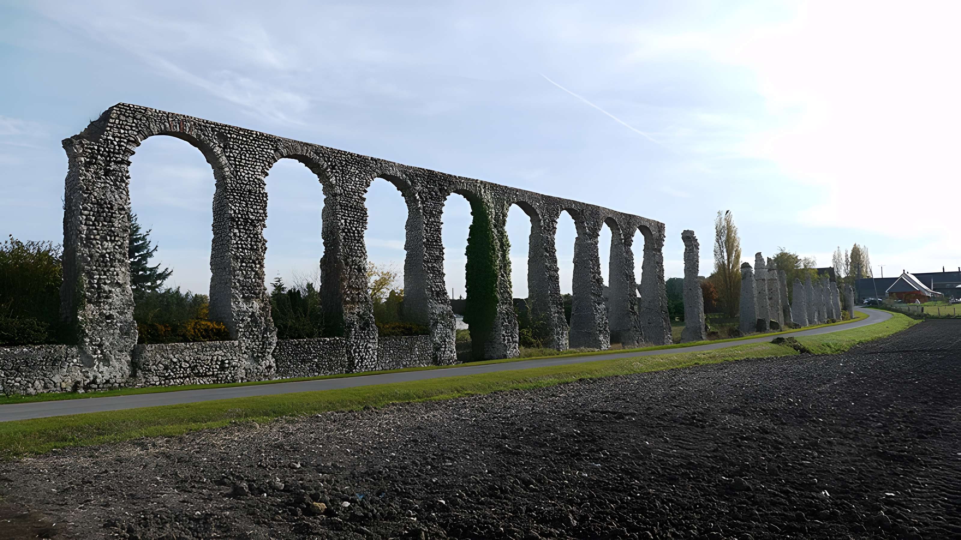 Vestiges de l'aqueduc romain de Luynes
