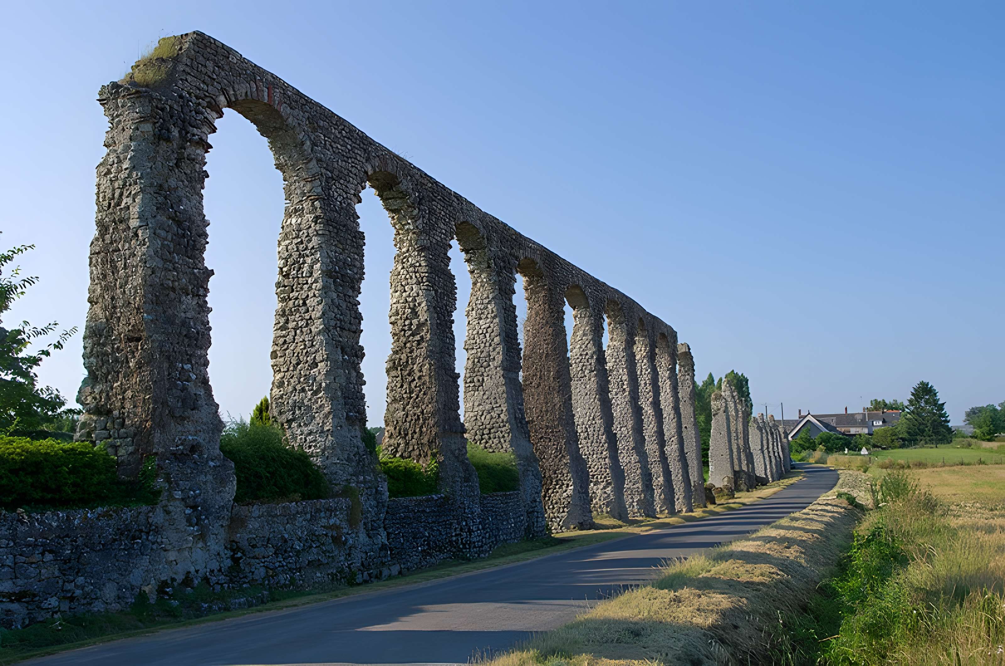 Vestiges de l'aqueduc romain de Luynes