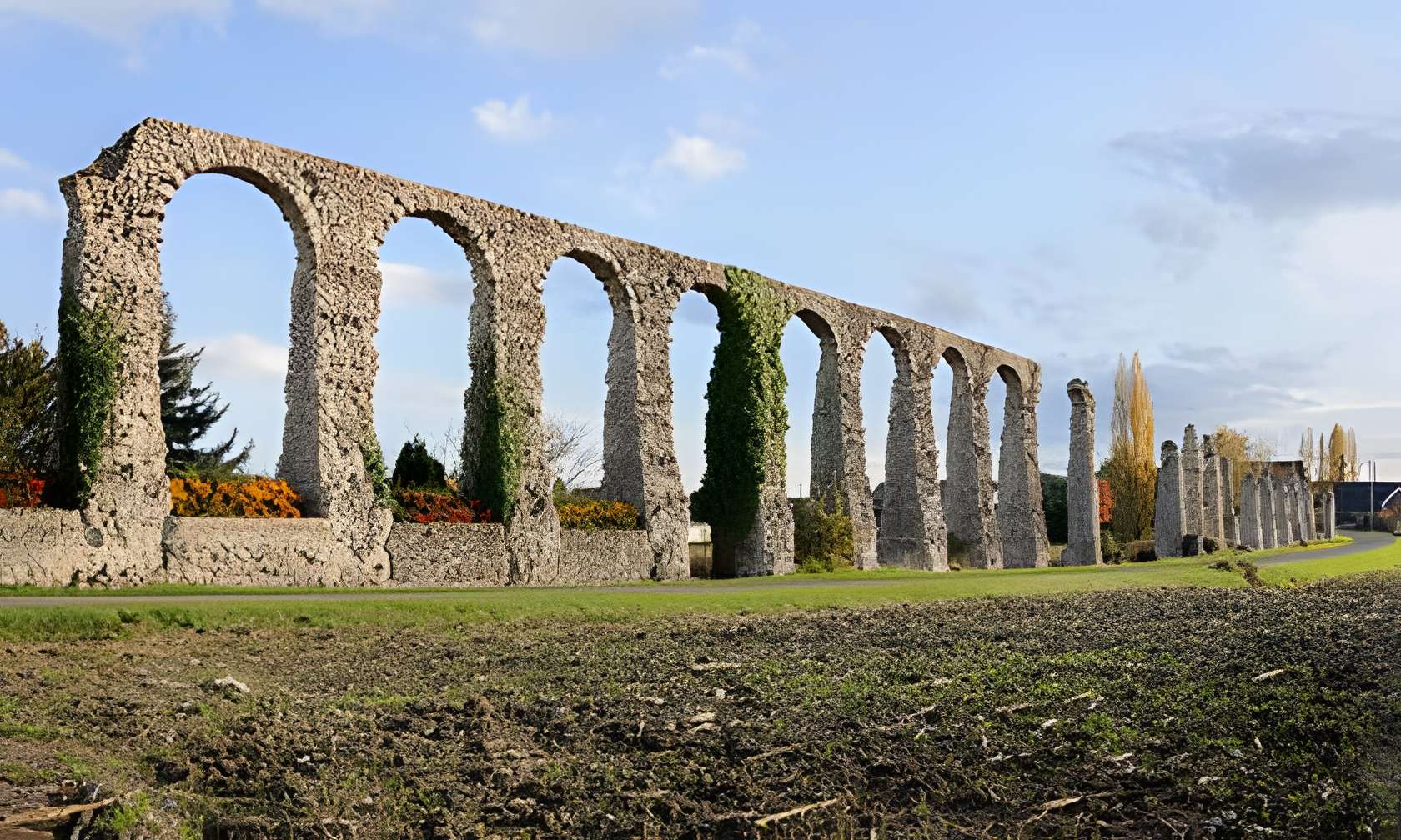 Vestiges de l'aqueduc romain de Luynes 