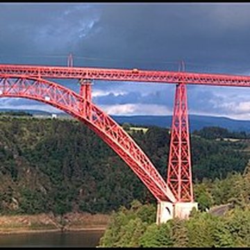 Viaduc de Garabit à Loubaresse