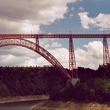 Viaduc de Garabit à Loubaresse