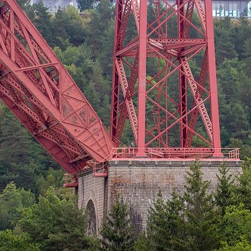 Viaduc de Garabit à Loubaresse