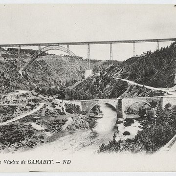 Viaduc de Garabit à Loubaresse