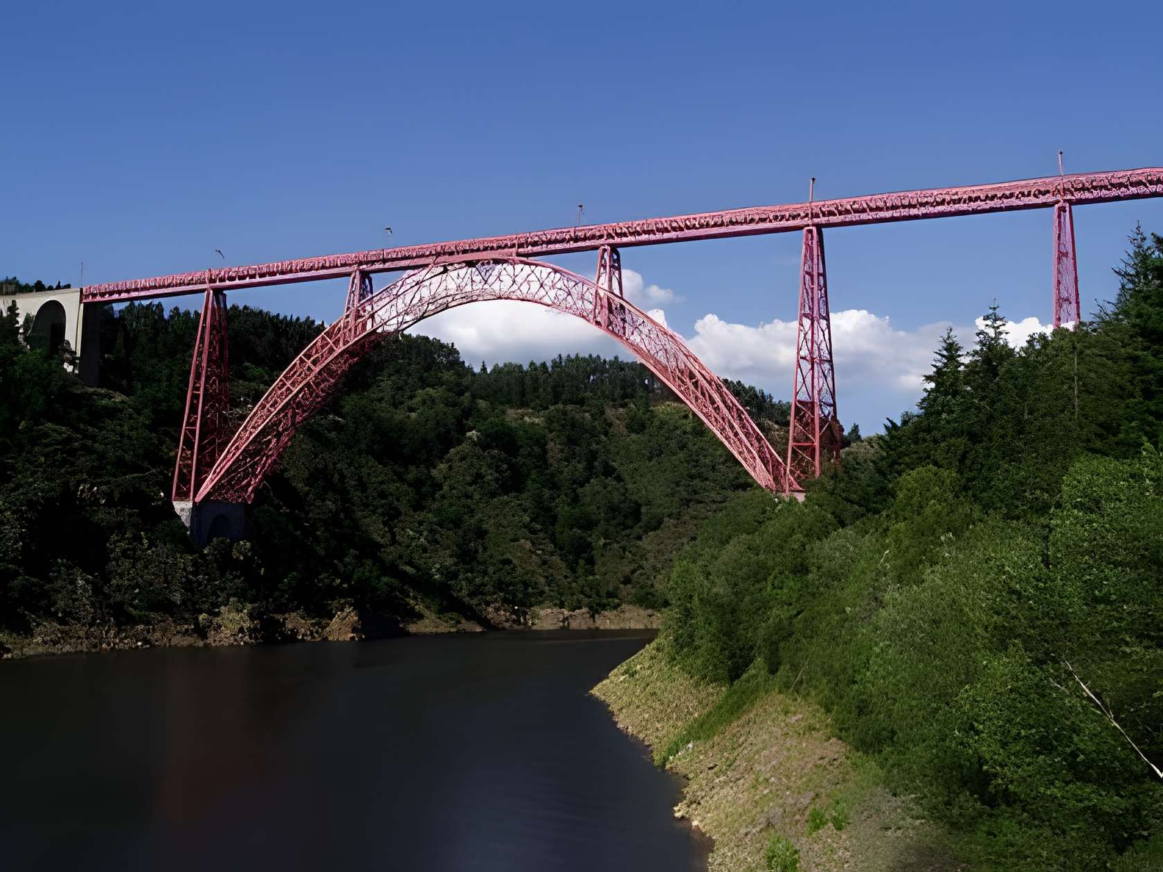 Viaduc de Garabit à Loubaresse 