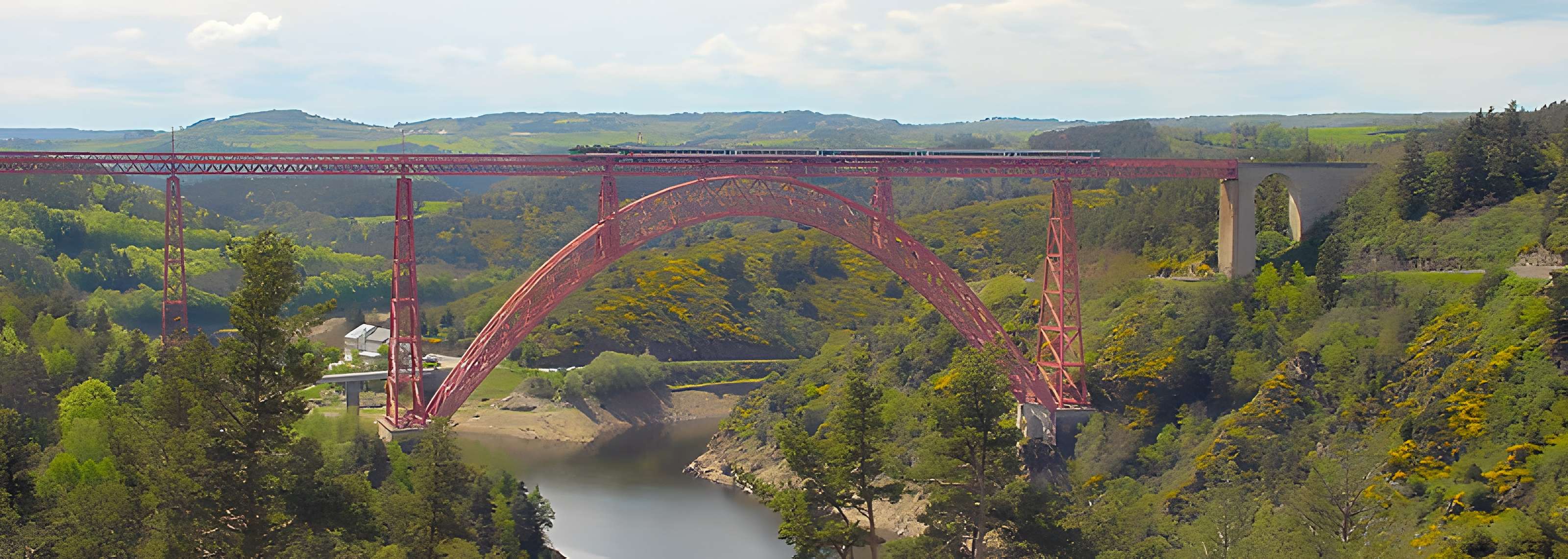 Viaduc de Garabit à Loubaresse