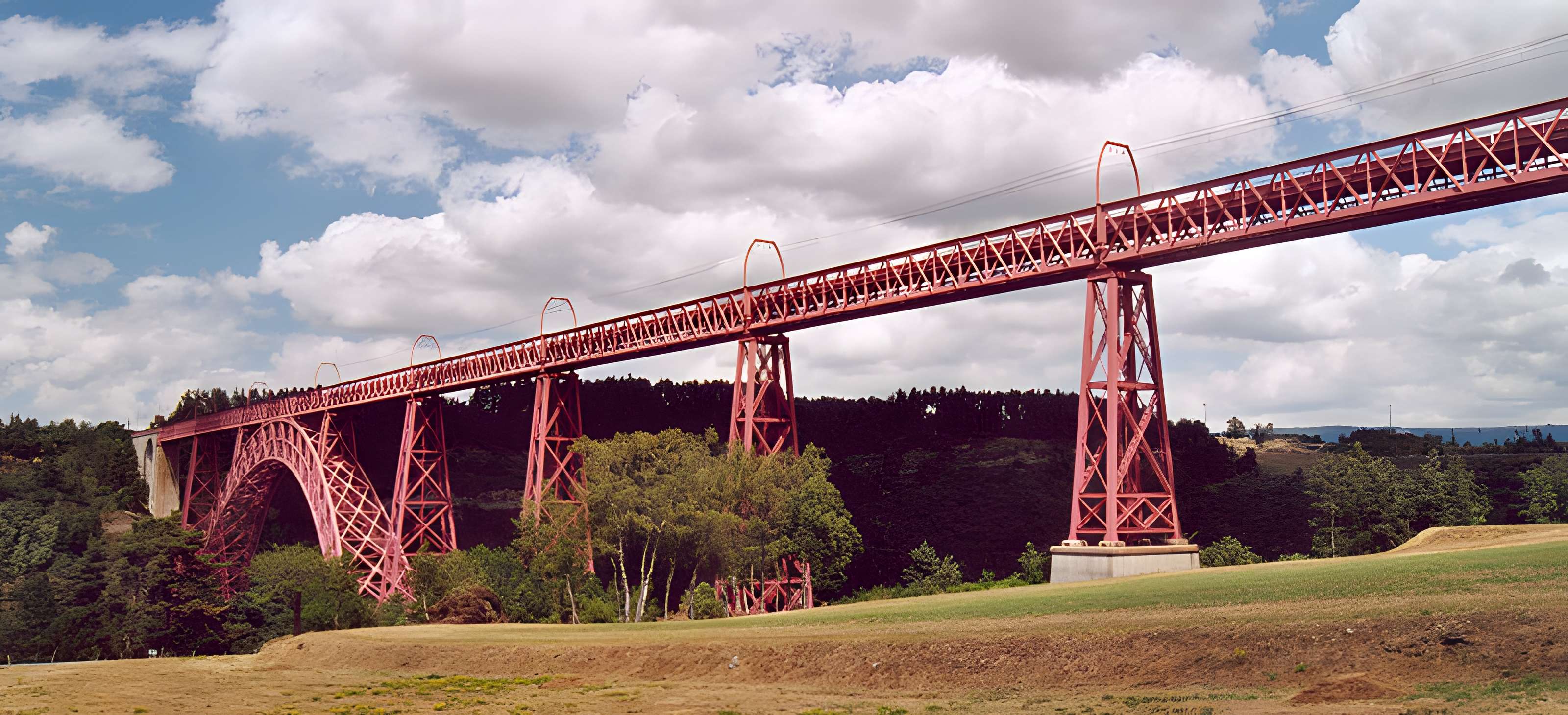 Viaduc de Garabit à Loubaresse