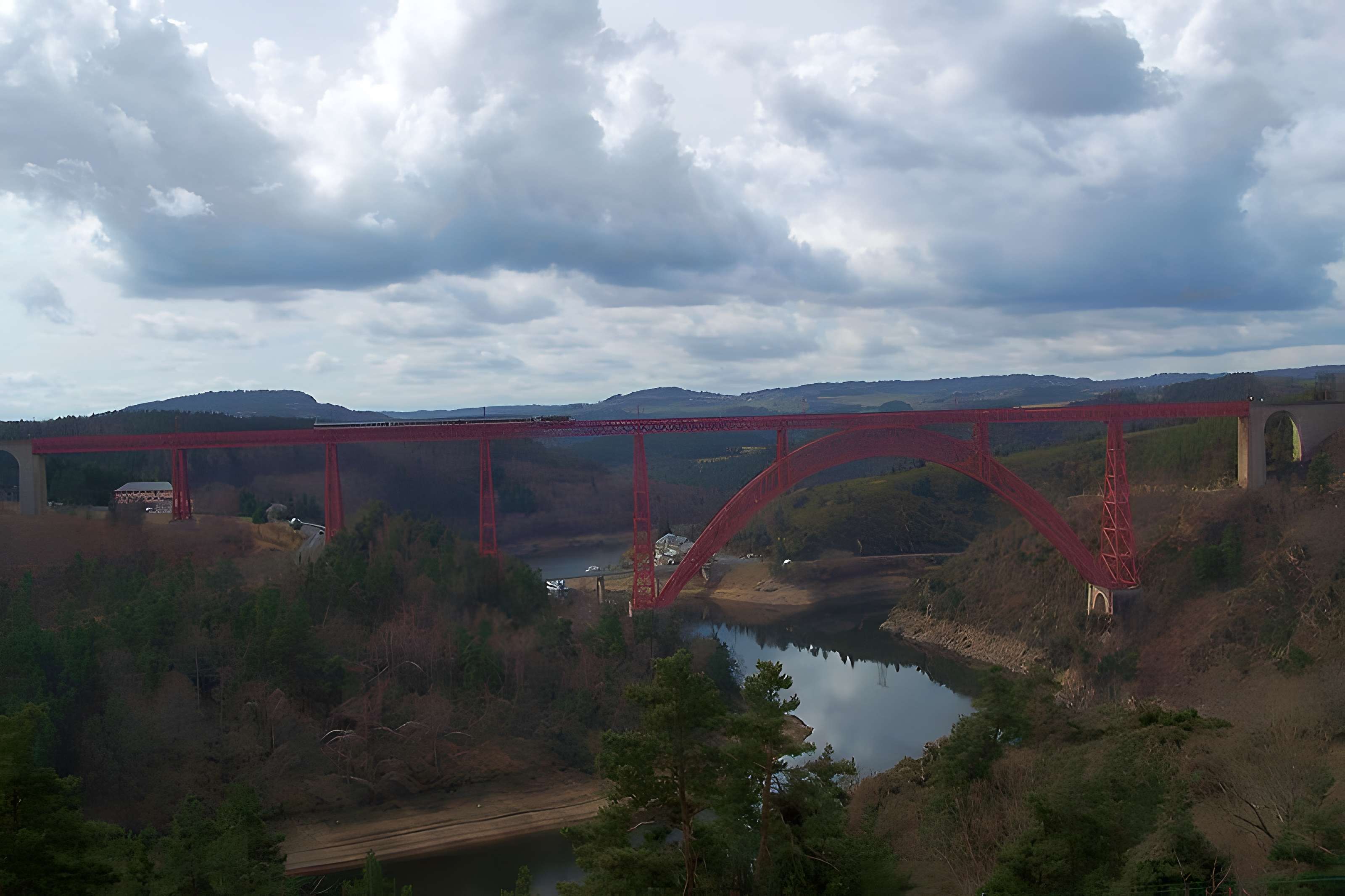 Viaduc de Garabit à Loubaresse
