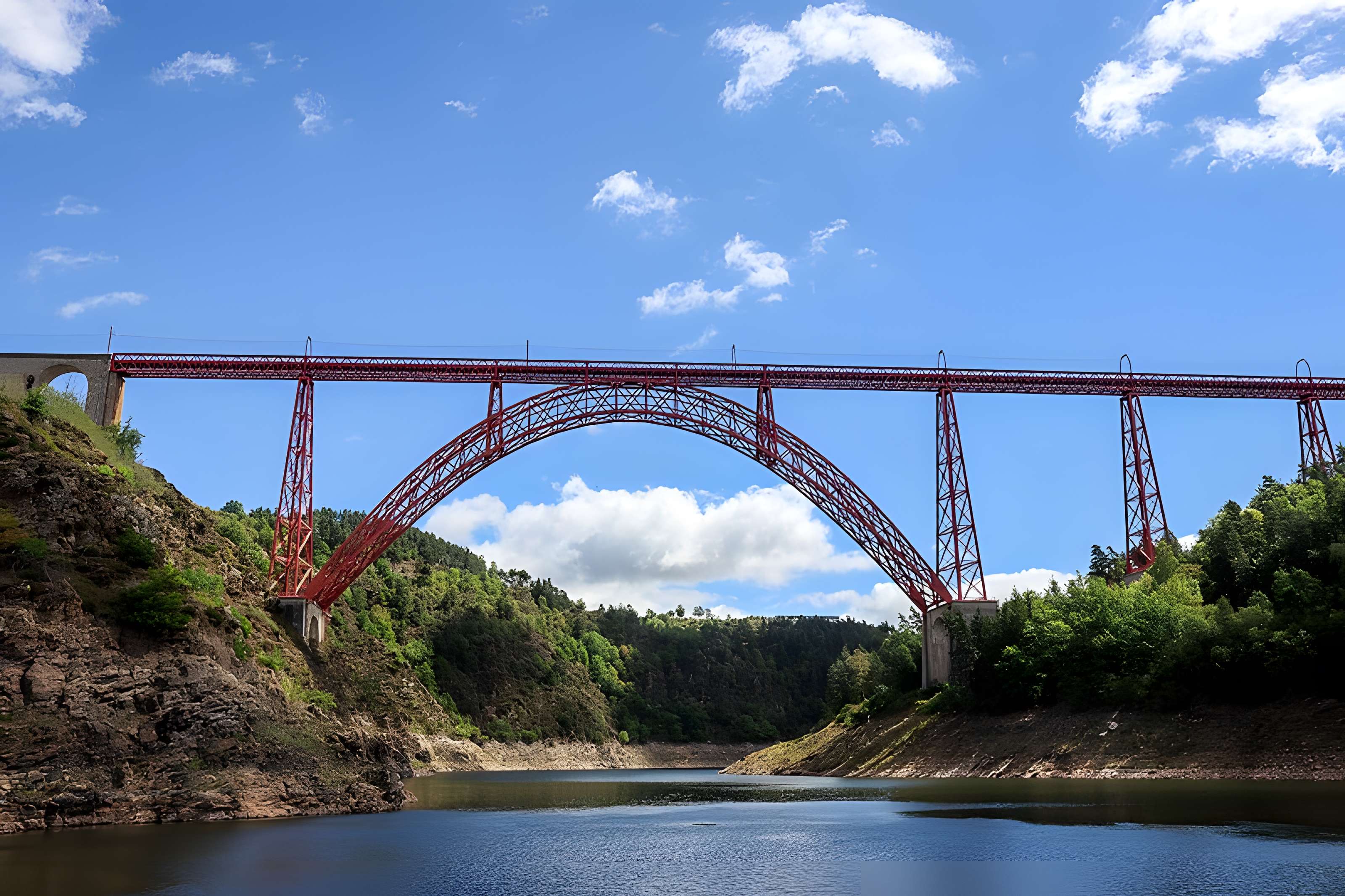 Viaduc de Garabit à Loubaresse
