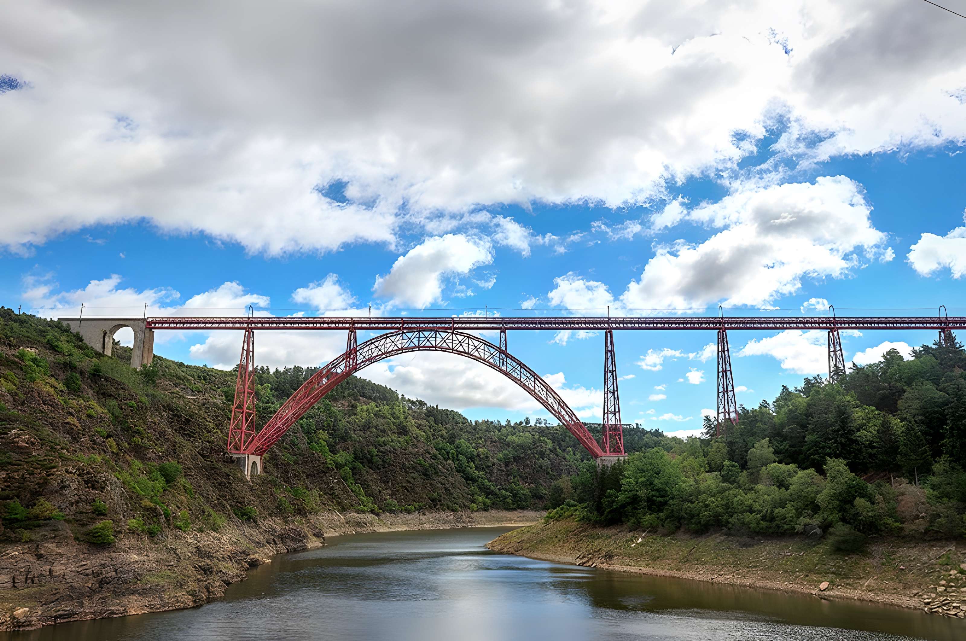 Viaduc de Garabit à Loubaresse