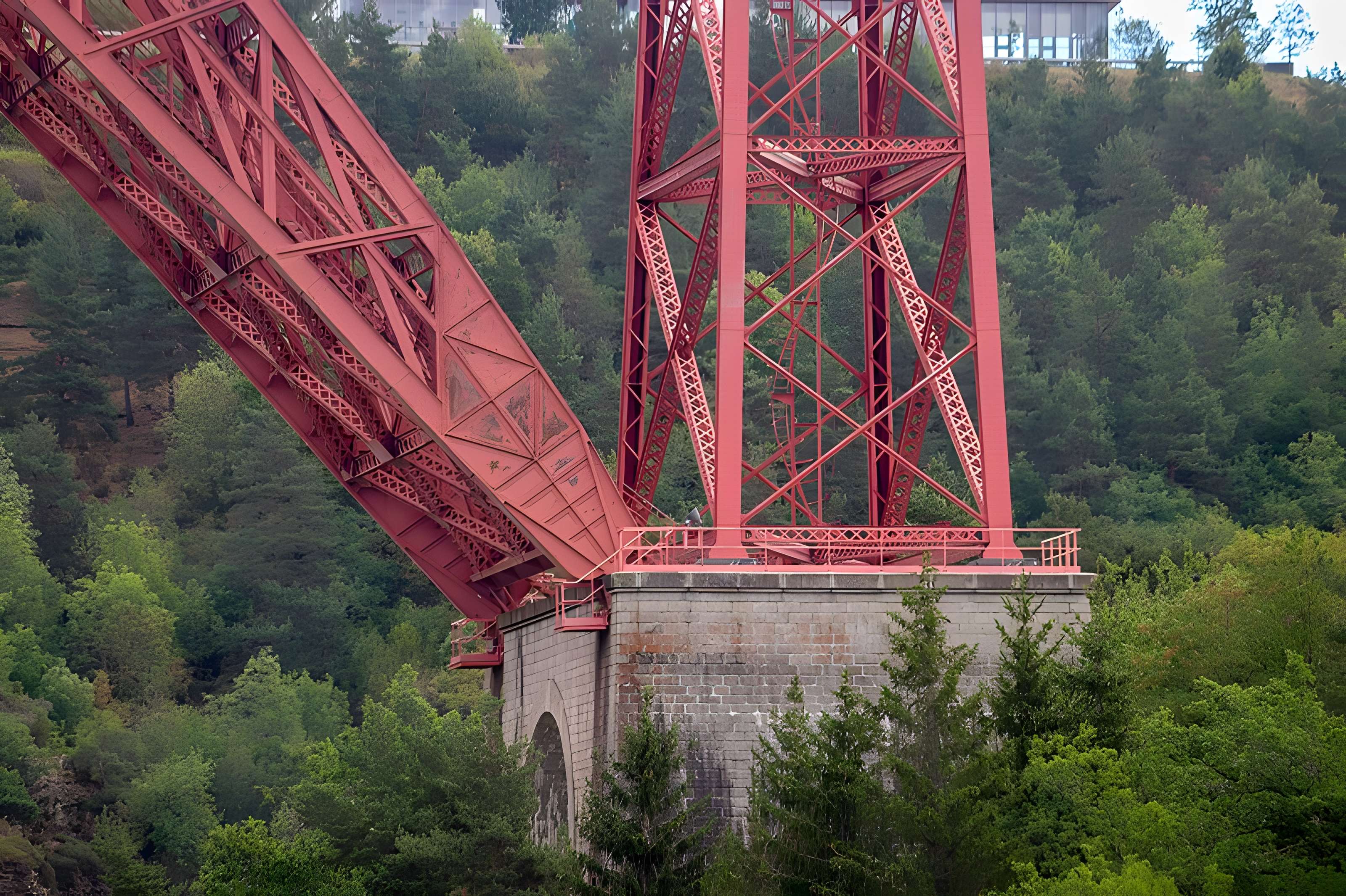 Viaduc de Garabit à Loubaresse