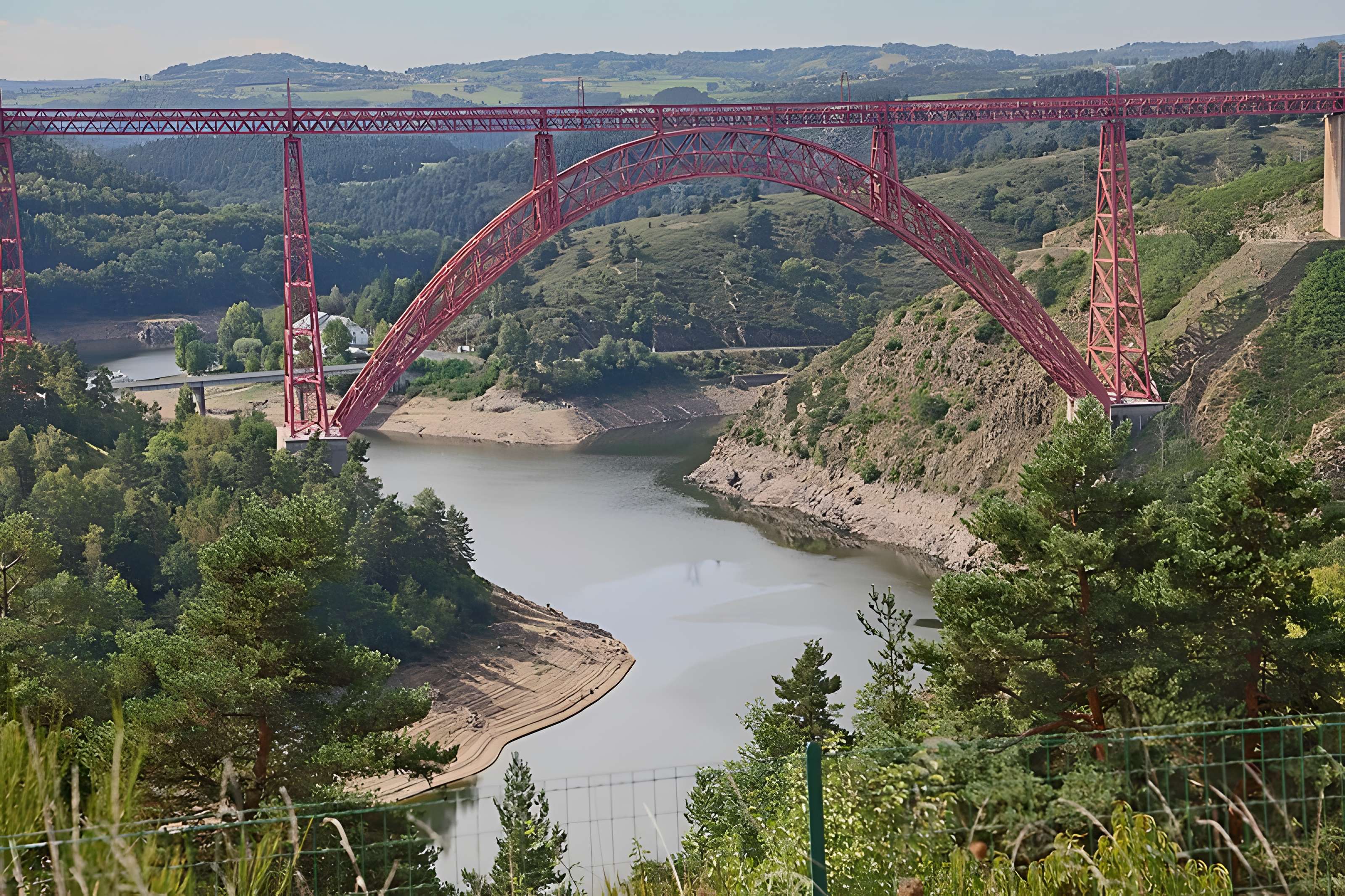 Viaduc de Garabit à Loubaresse