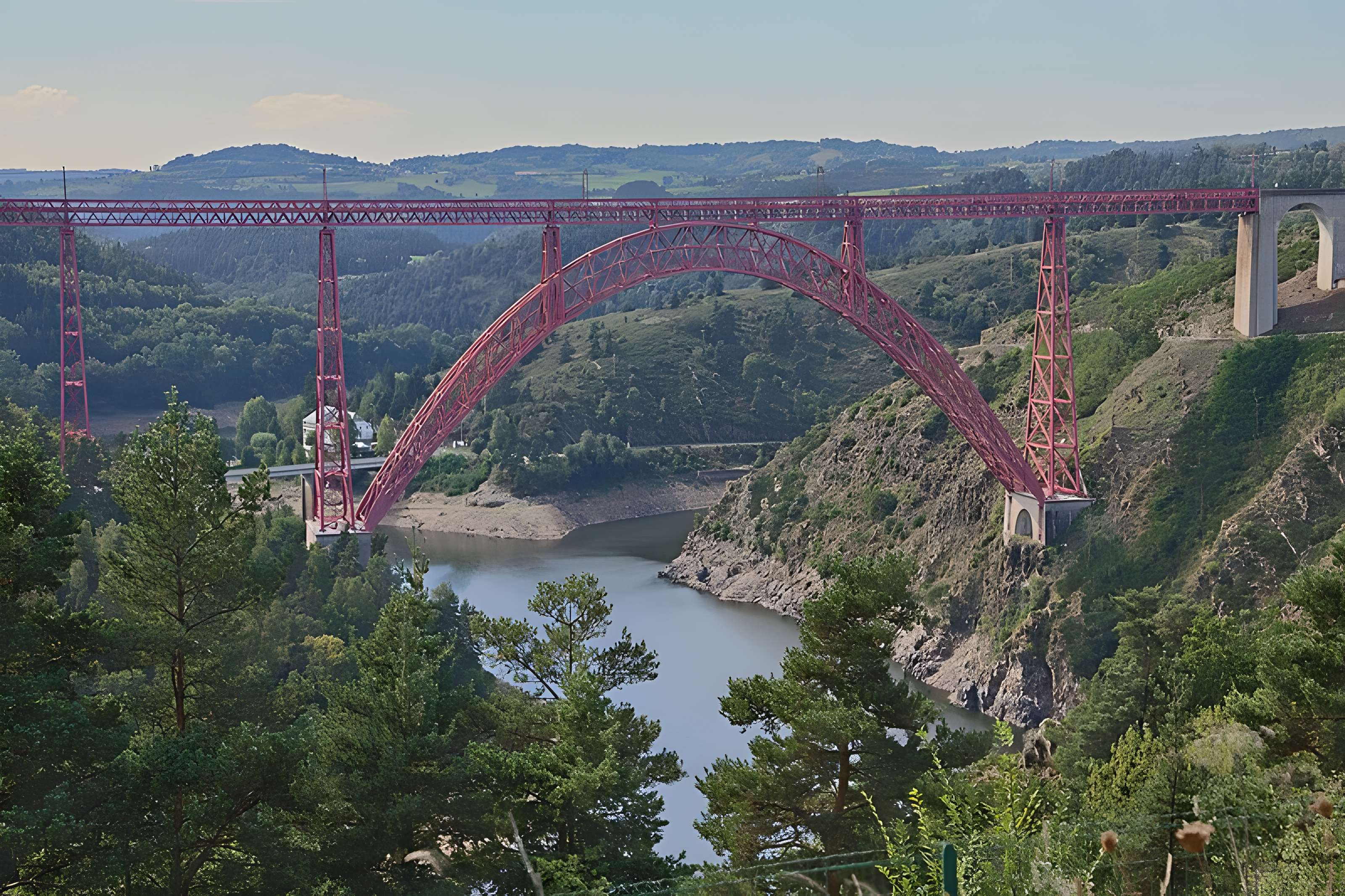 Viaduc de Garabit à Loubaresse