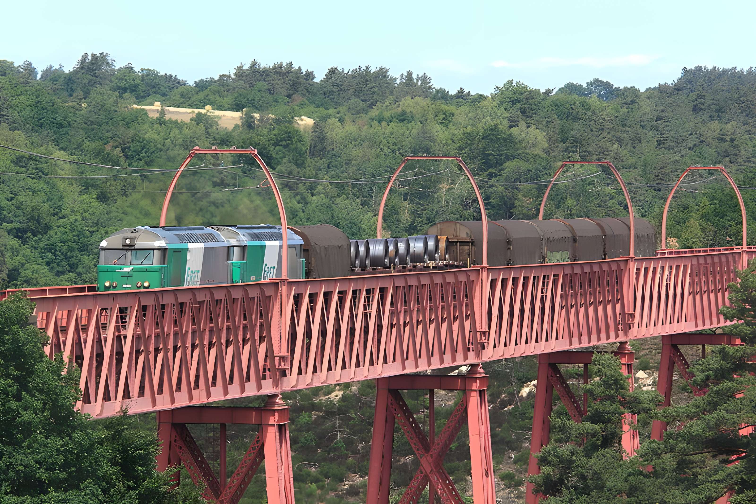 Viaduc de Garabit à Loubaresse