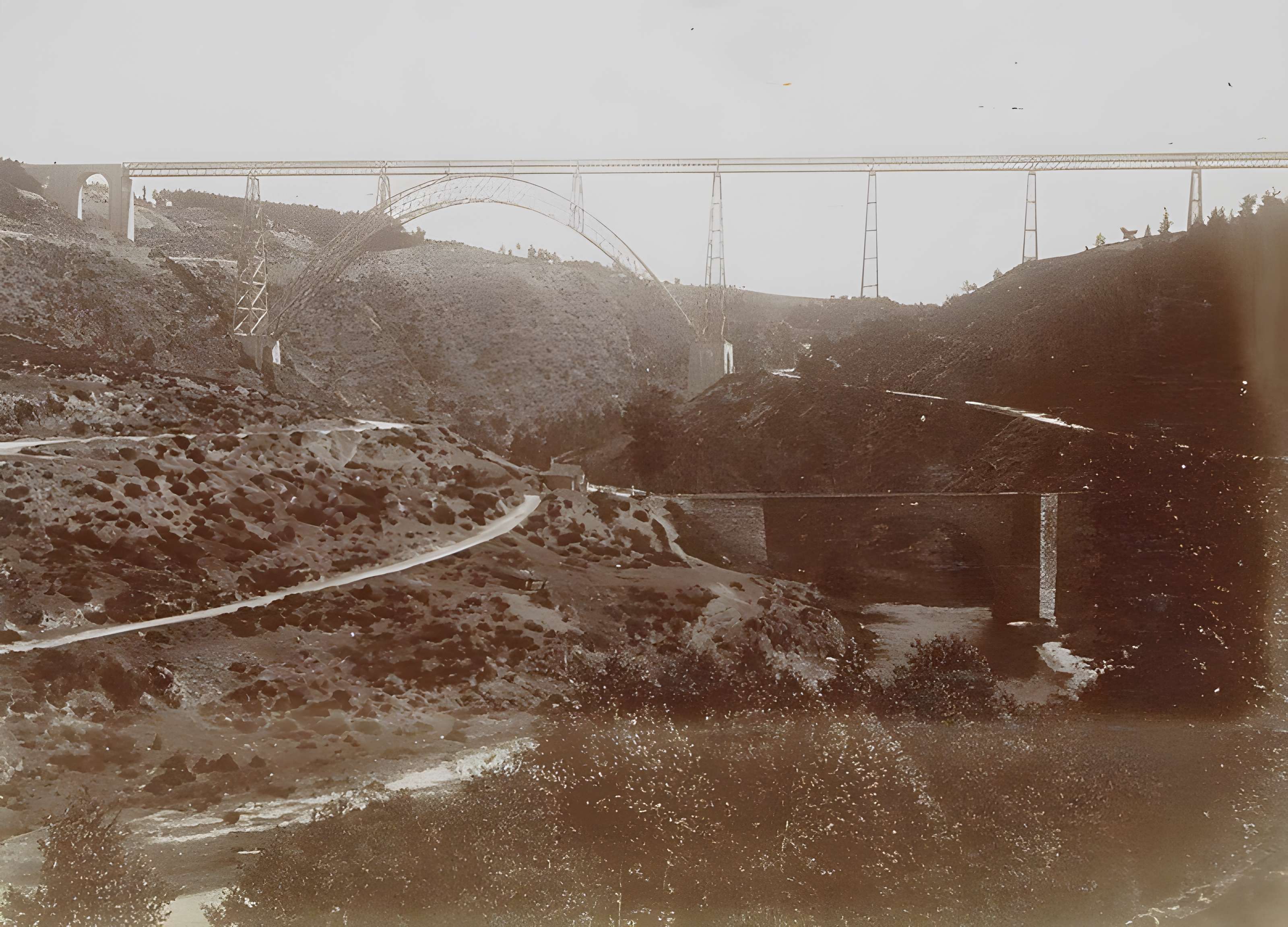 Viaduc de Garabit à Loubaresse