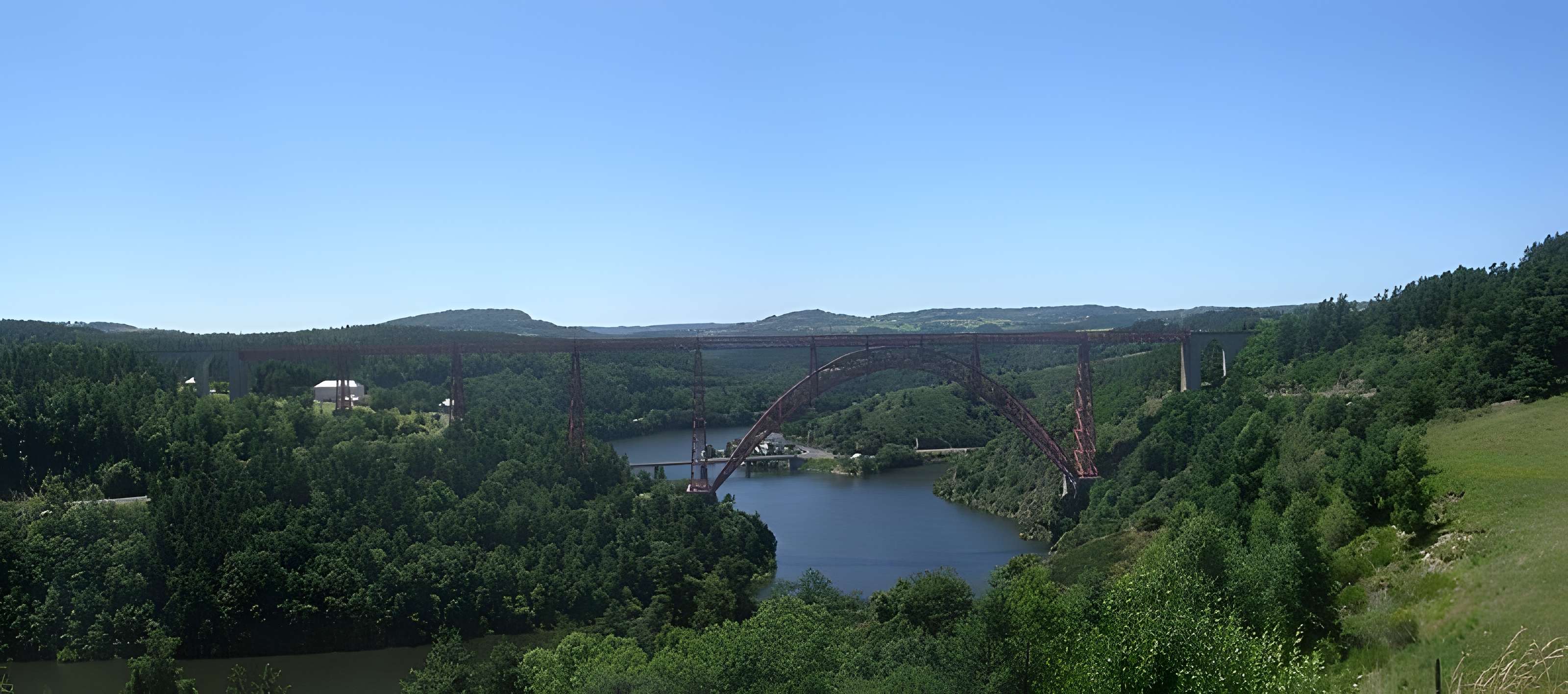 Viaduc de Garabit à Loubaresse