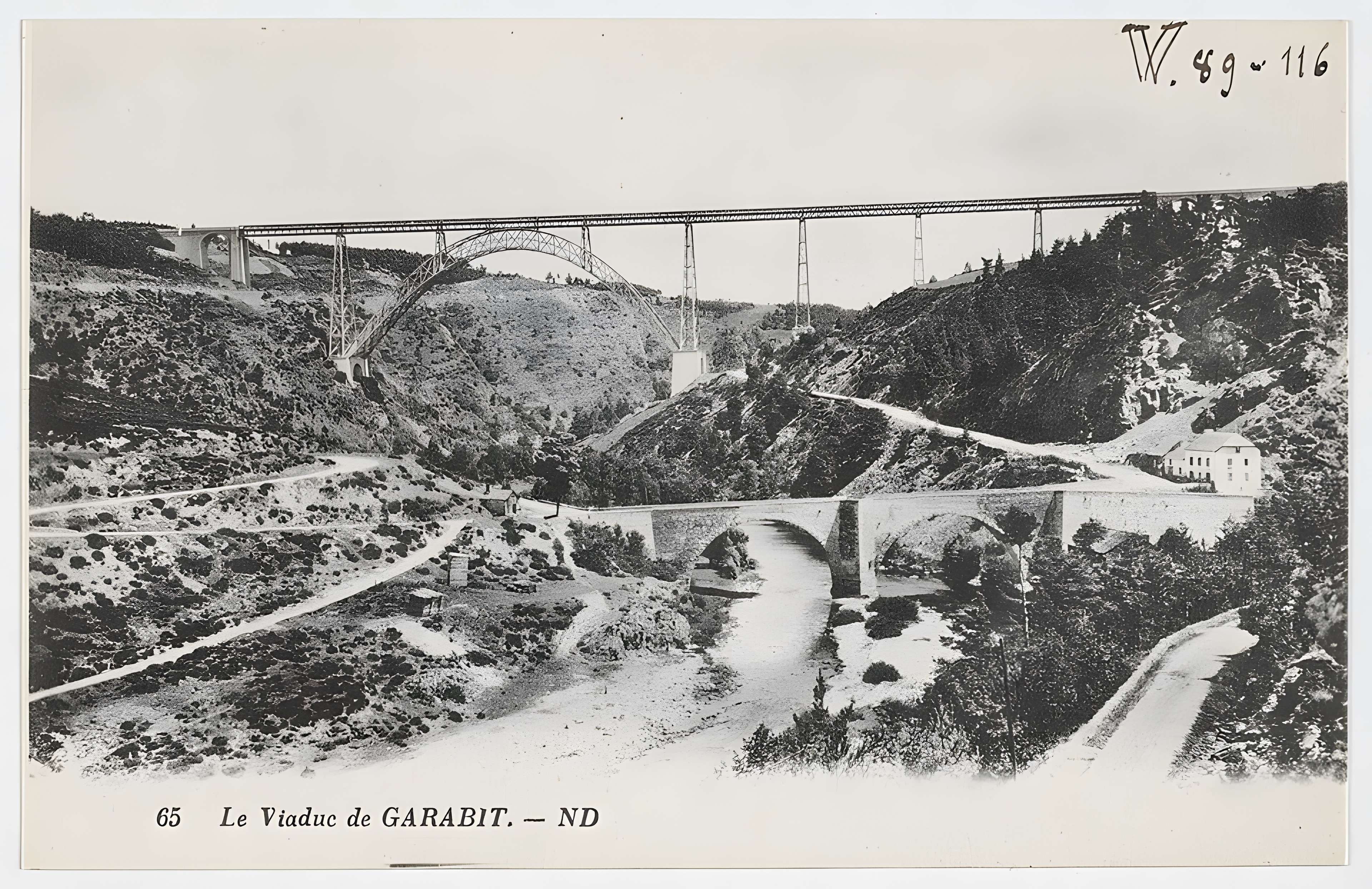 Viaduc de Garabit à Loubaresse