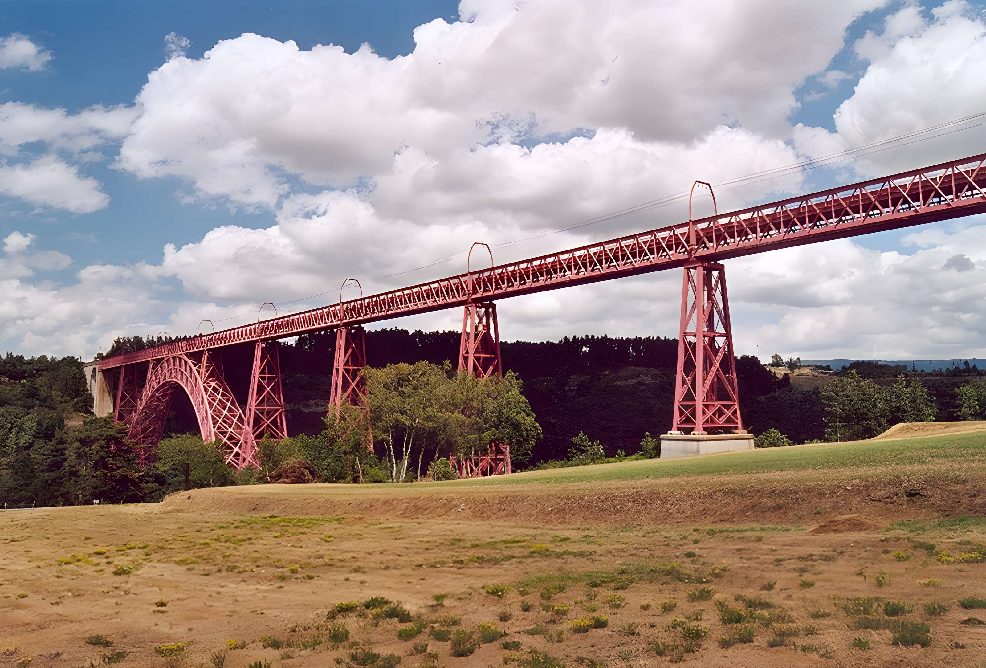 Viaduc de Garabit à Loubaresse
