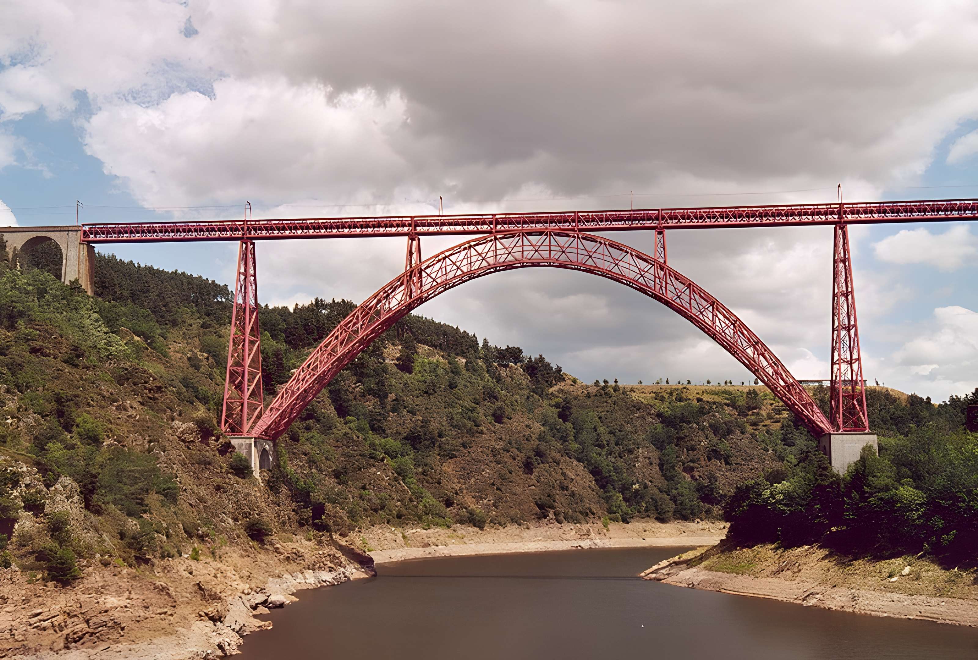 Viaduc de Garabit à Loubaresse