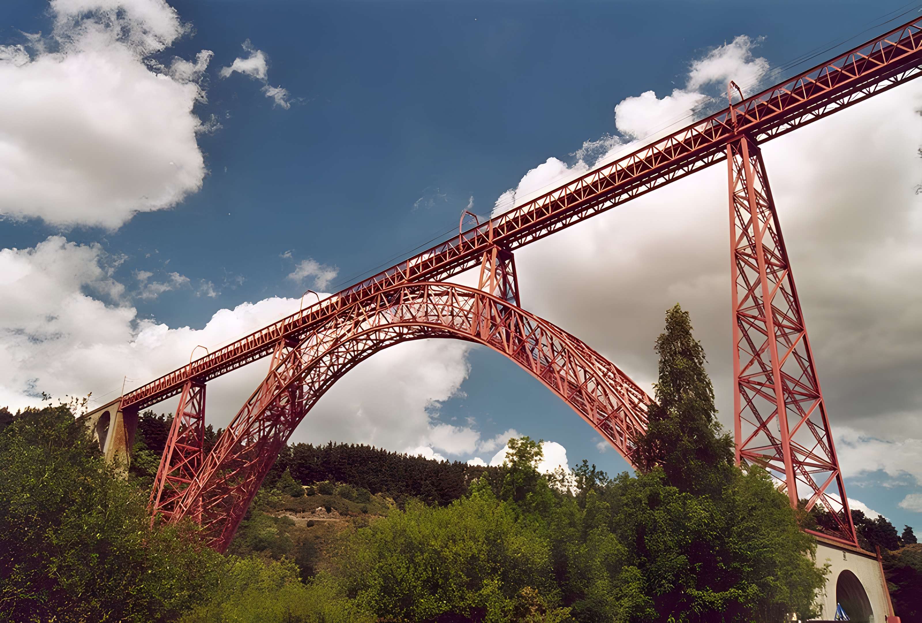 Viaduc de Garabit à Loubaresse